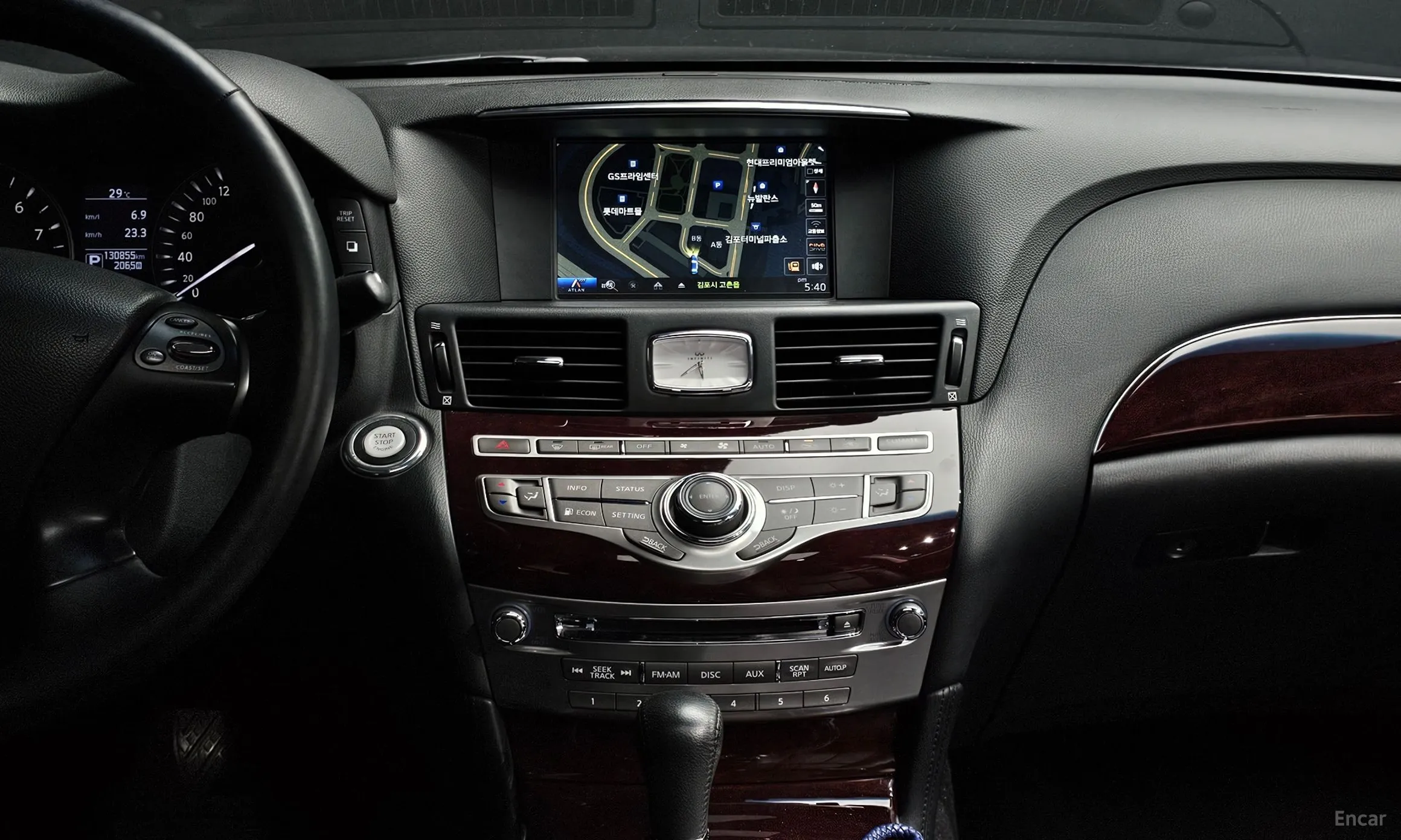 Infiniti Q70 превью 14