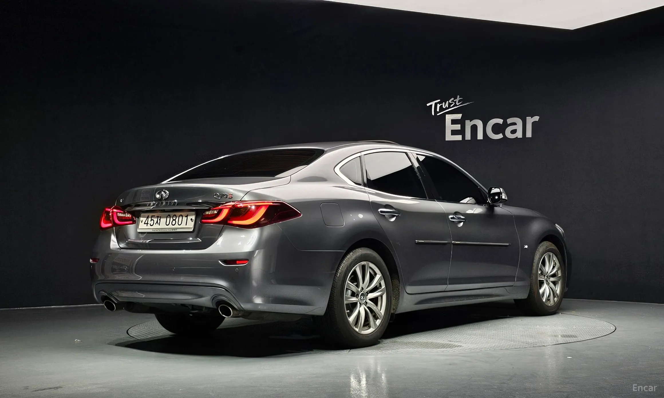 Infiniti Q70