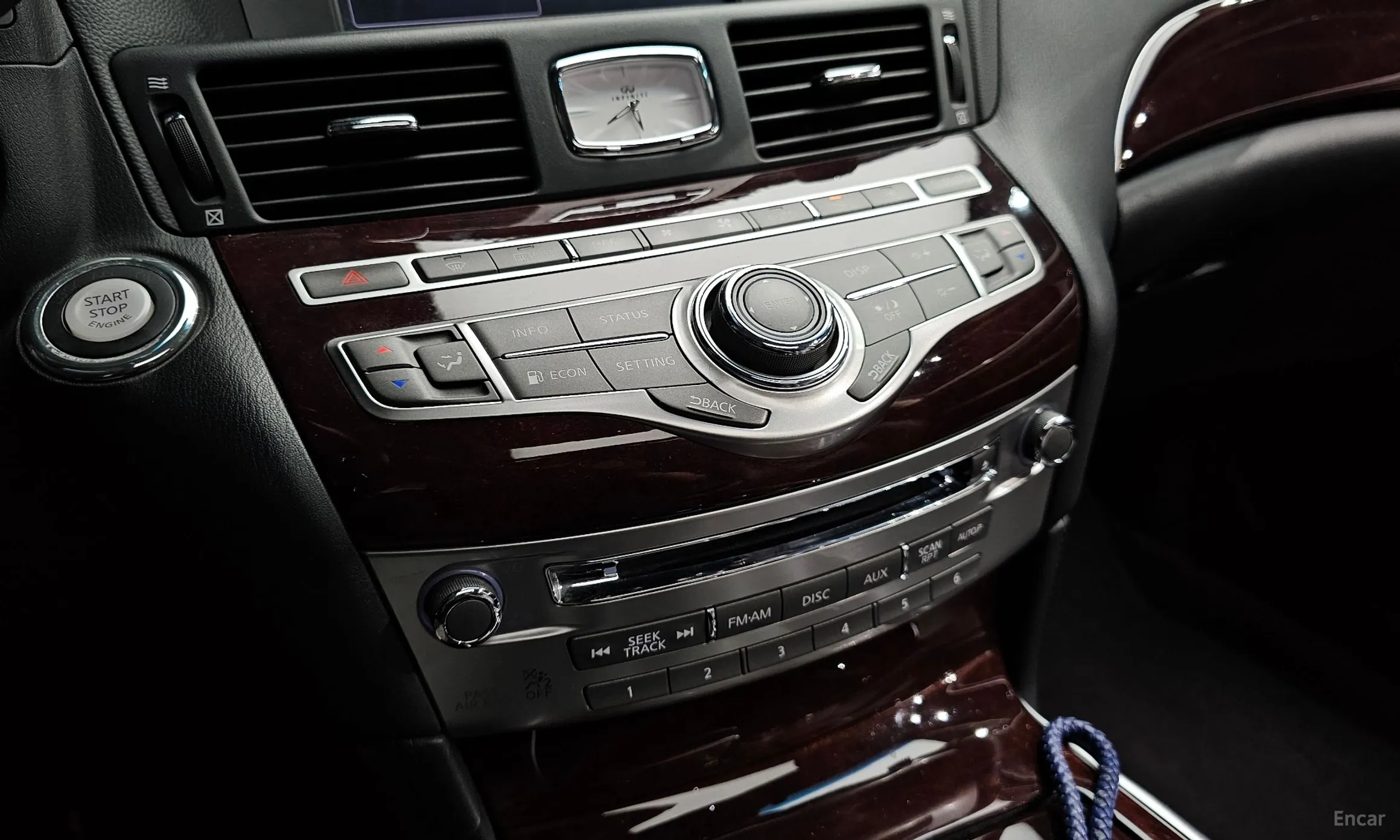 Infiniti Q70 превью 16