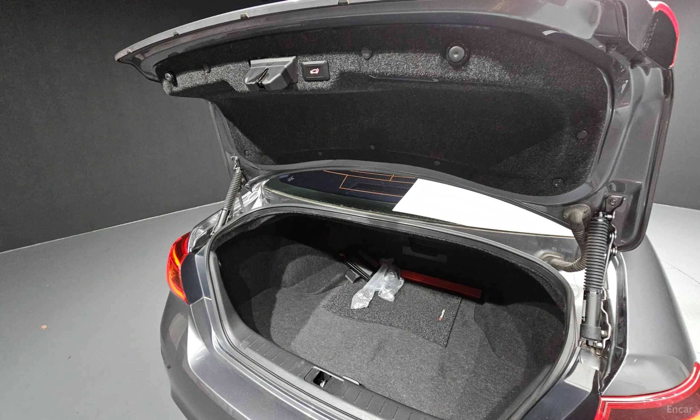 Infiniti Q70 превью 20
