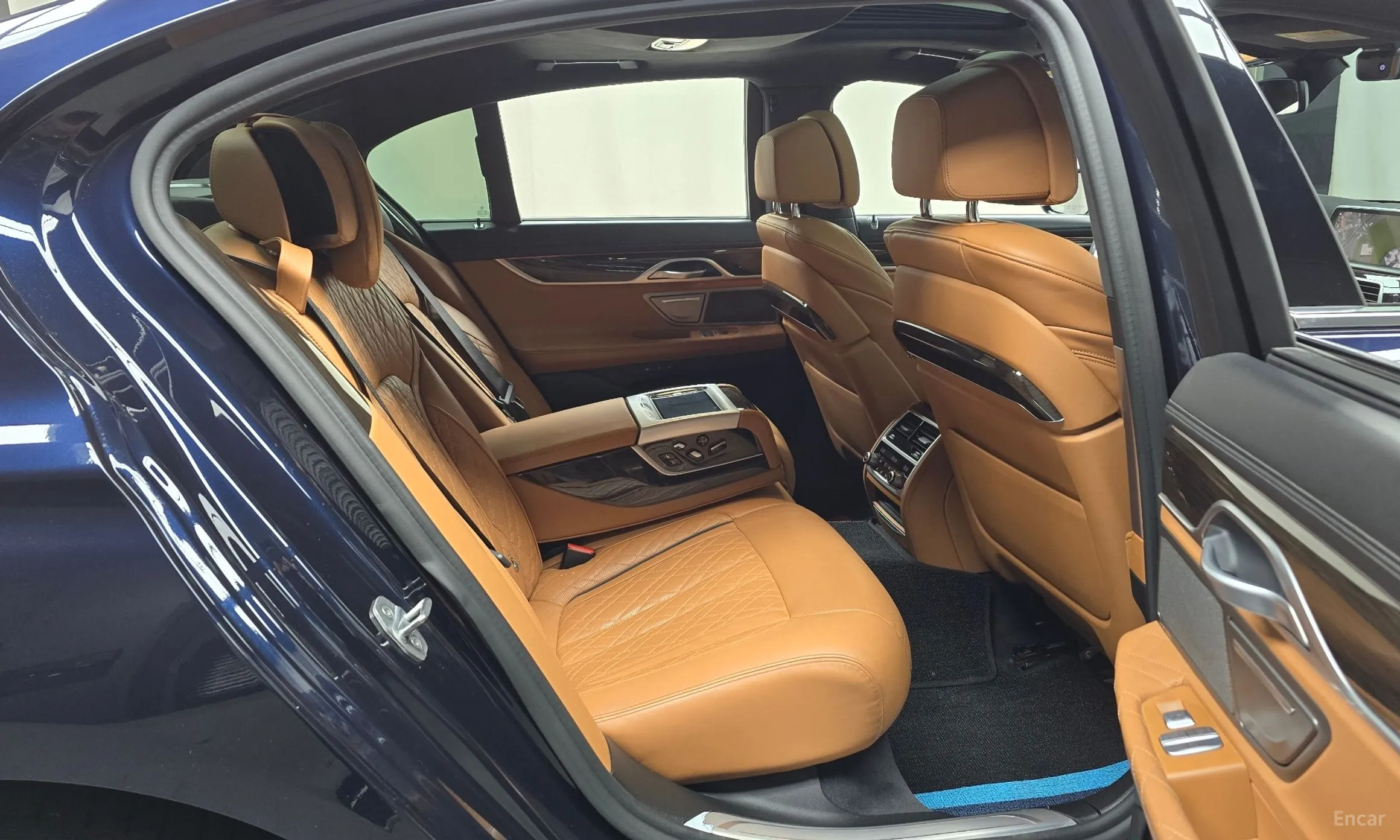 BMW 7 Series (G11) превью 11