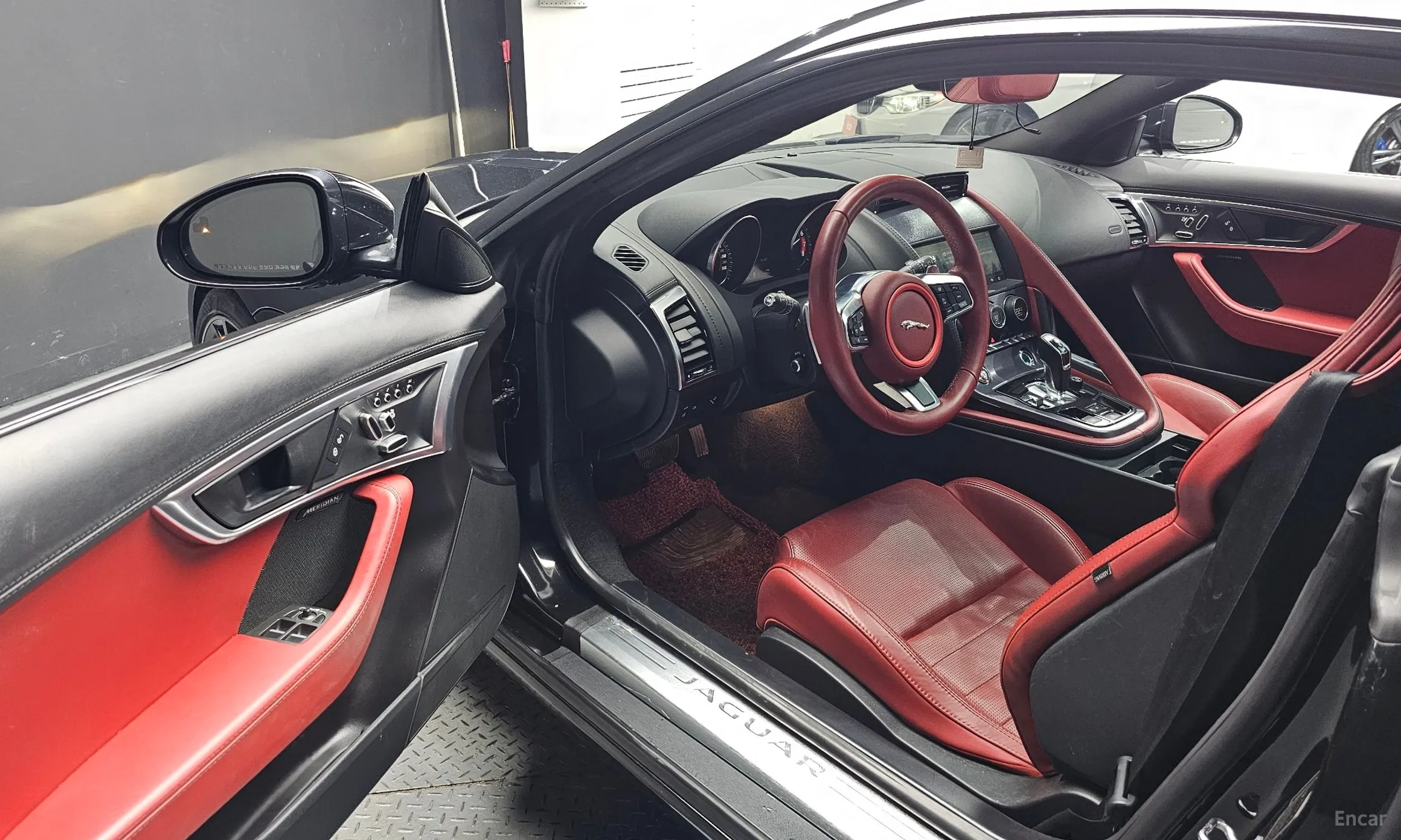 Jaguar F-TYPE превью 10