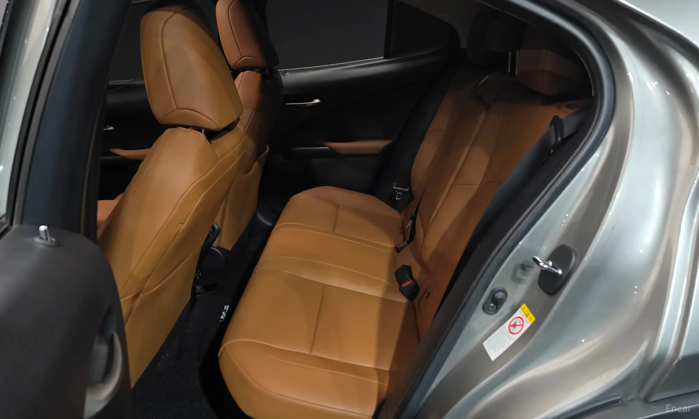 Lexus UX250h превью 12