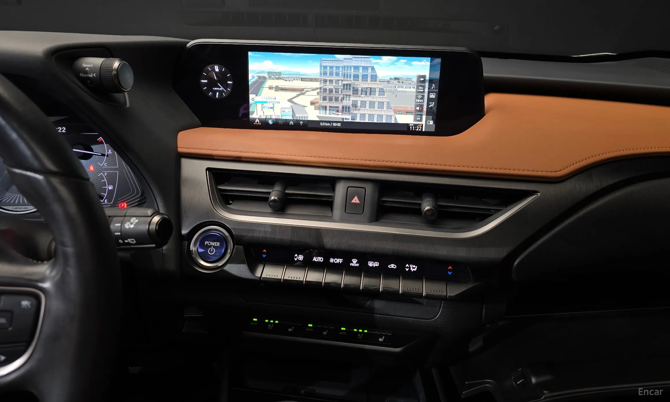 Lexus UX250h превью 14