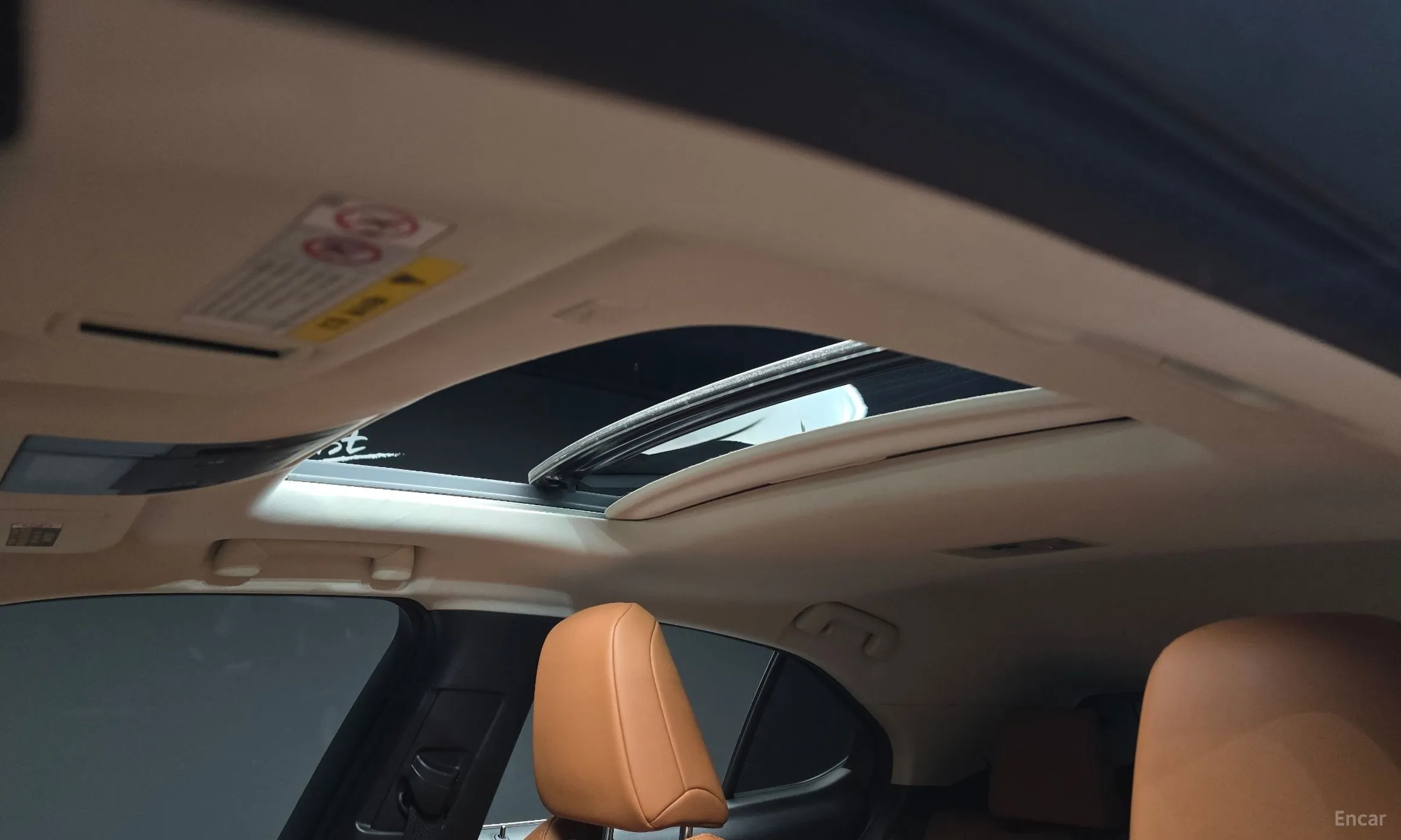 Lexus UX250h превью 19