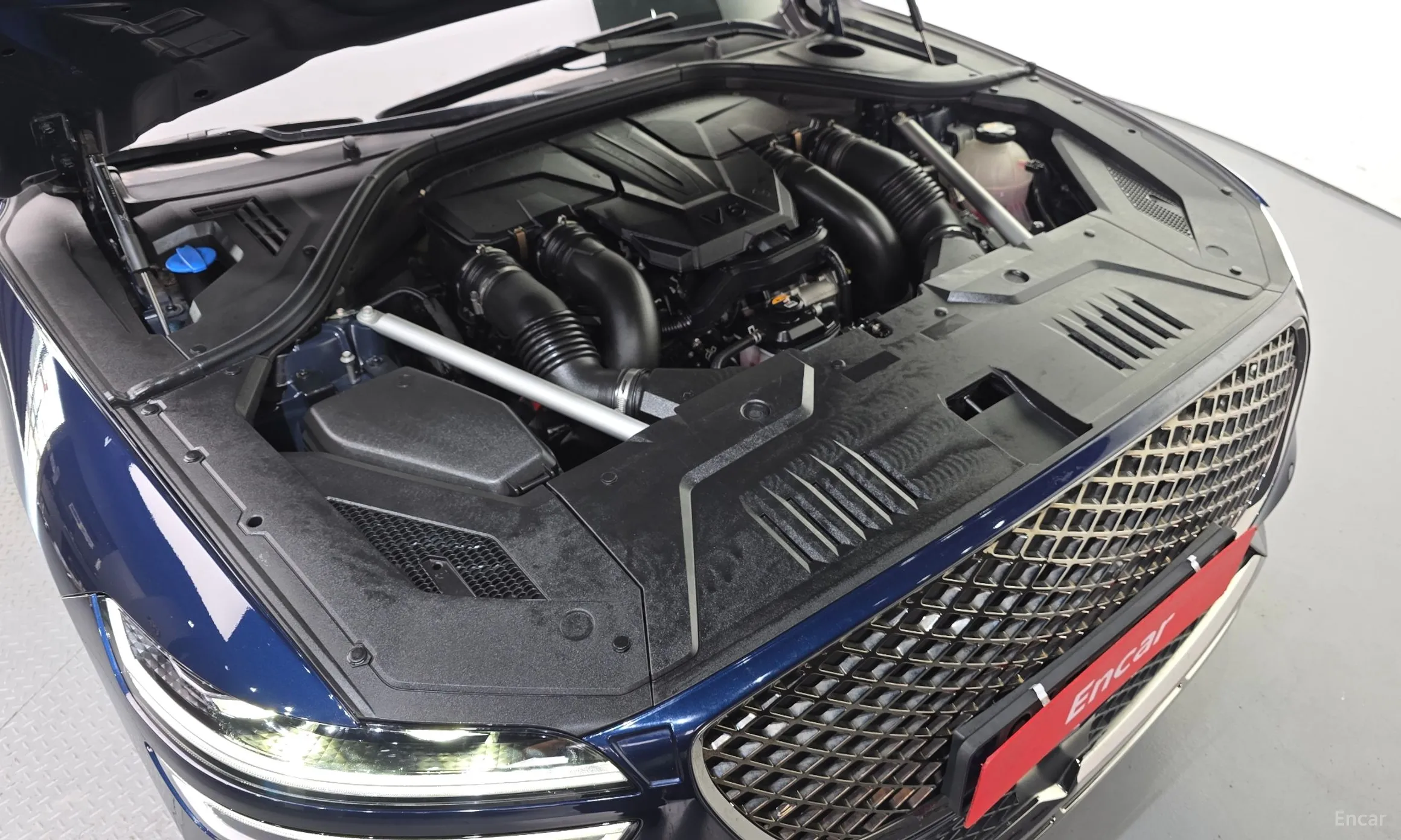 Genesis GV70 превью 6