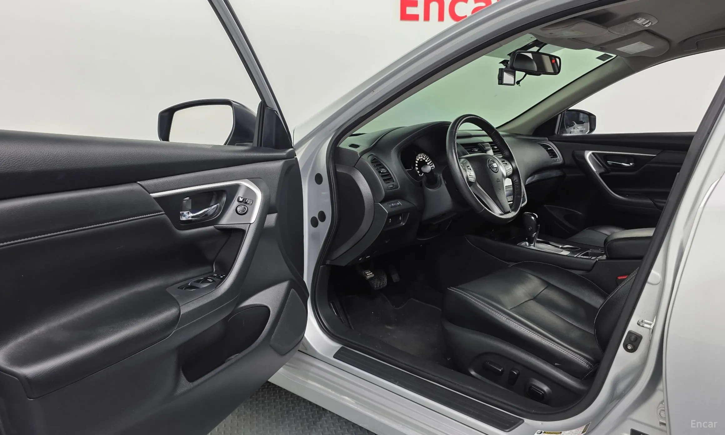 Nissan Altima превью 10