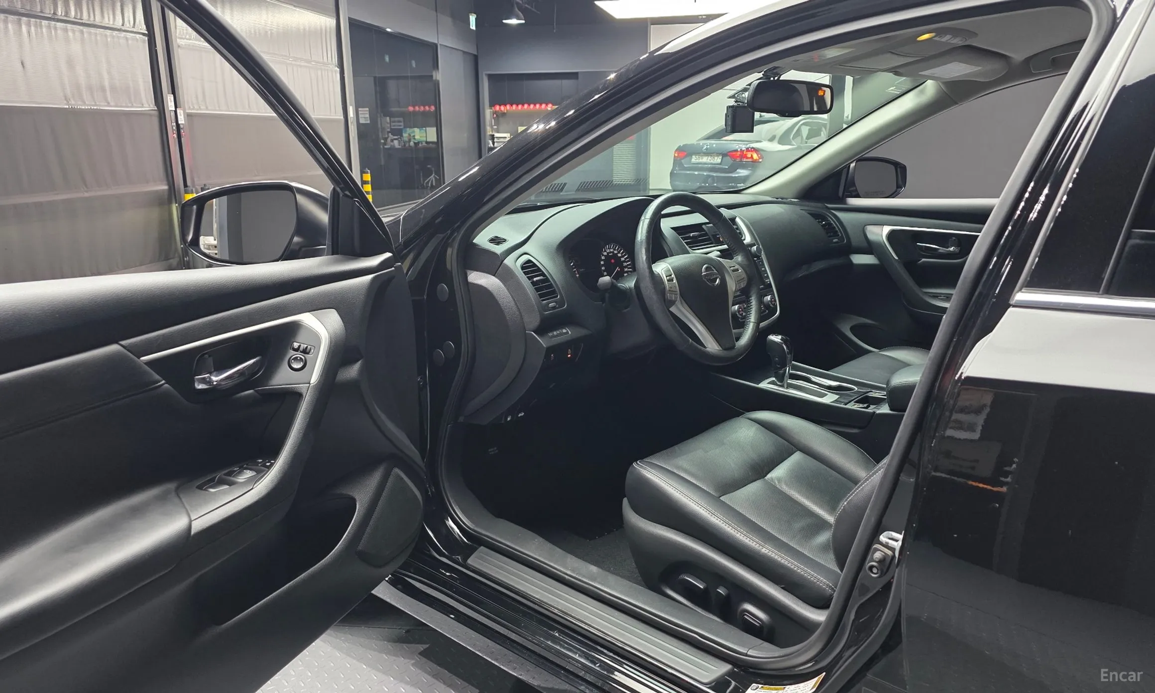 Nissan Altima превью 10