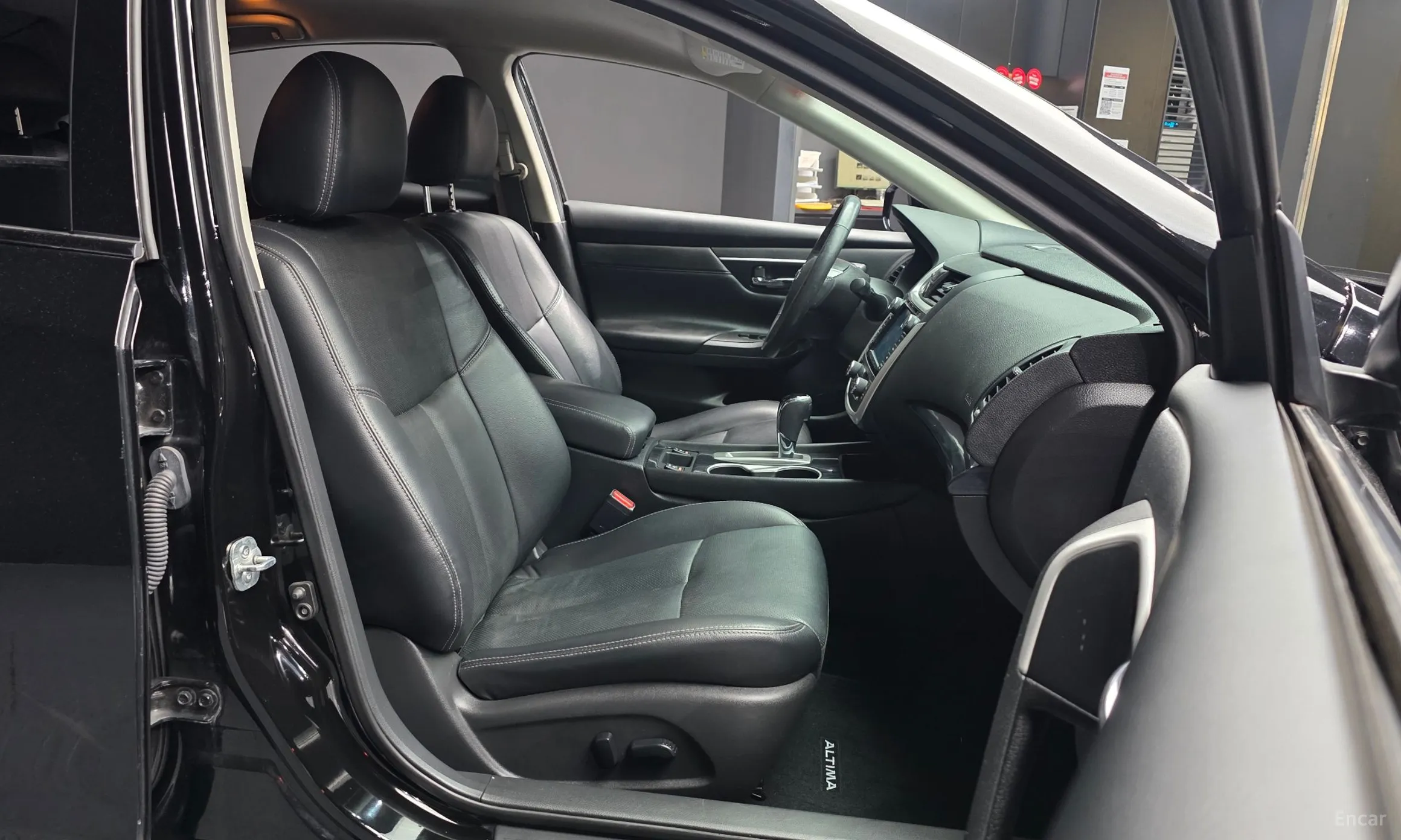 Nissan Altima превью 11