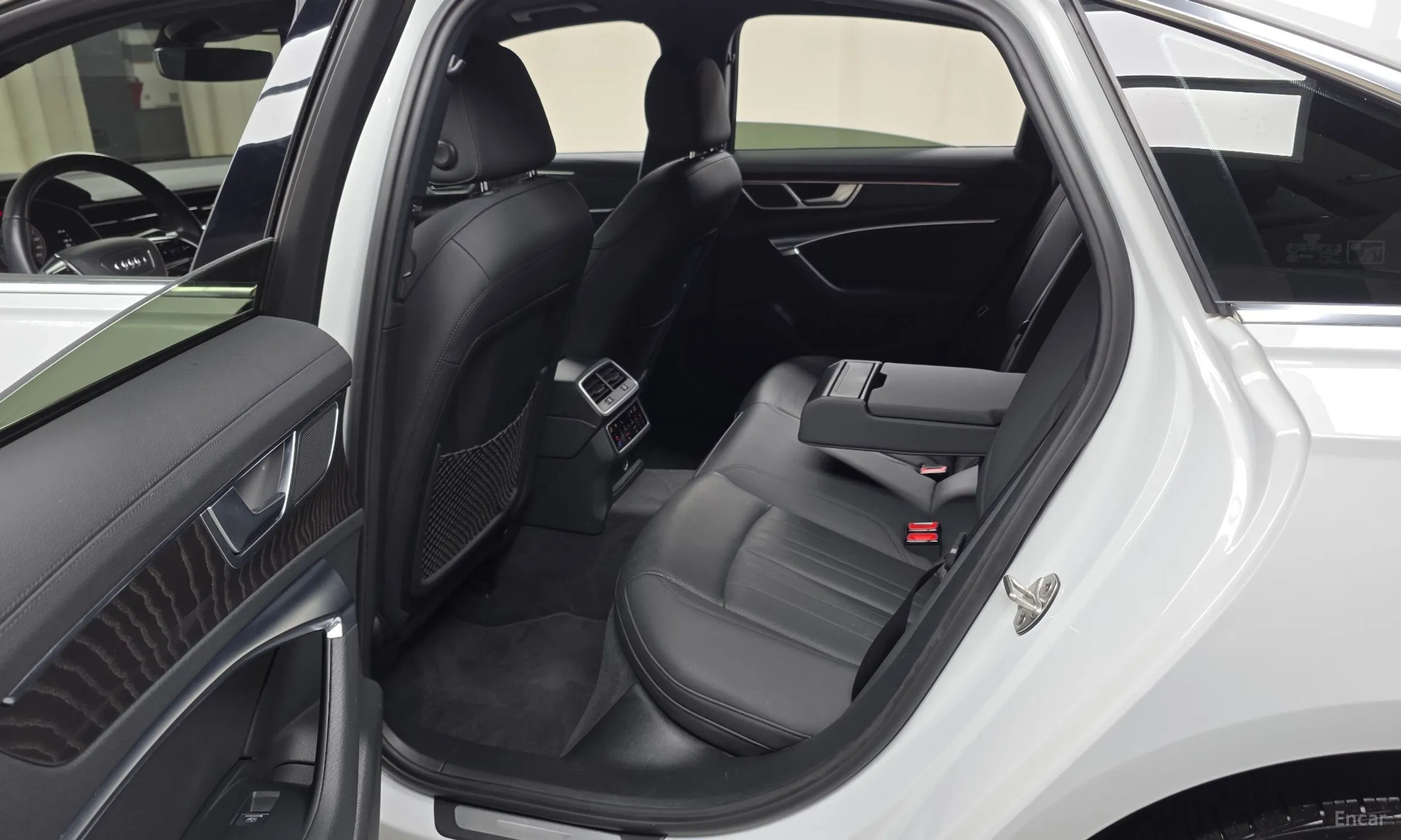 Audi A6 (C8) превью 12