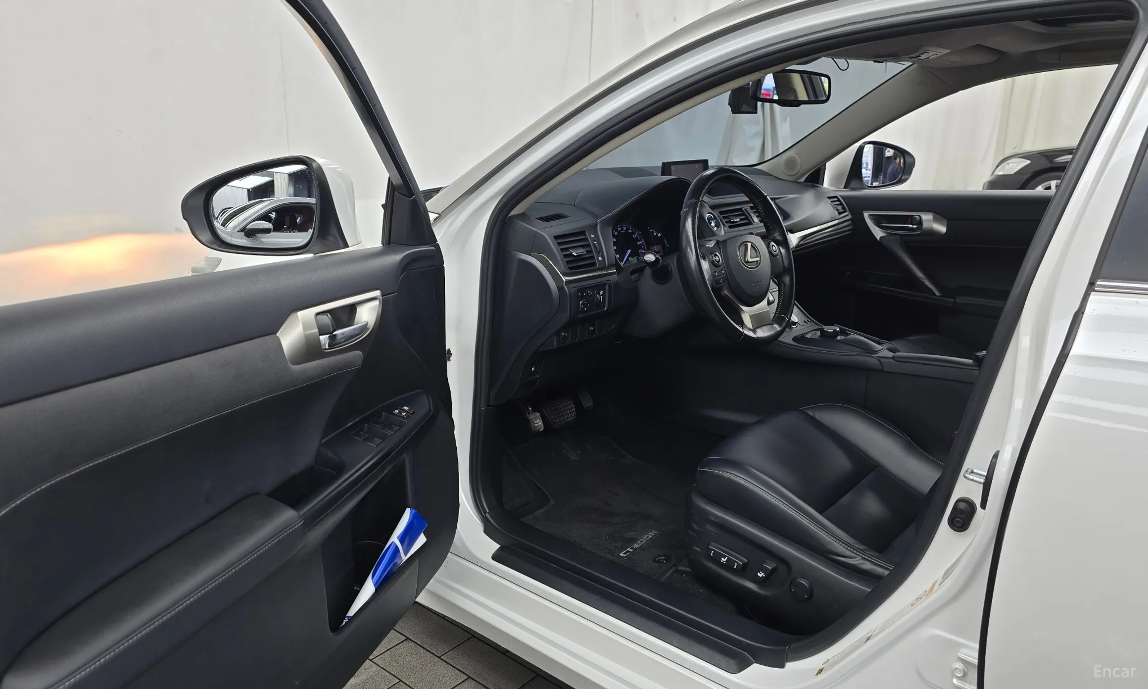 Lexus CT200h превью 10