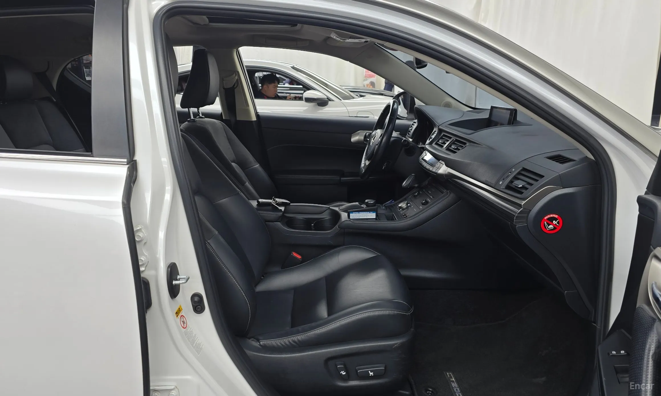 Lexus CT200h превью 11
