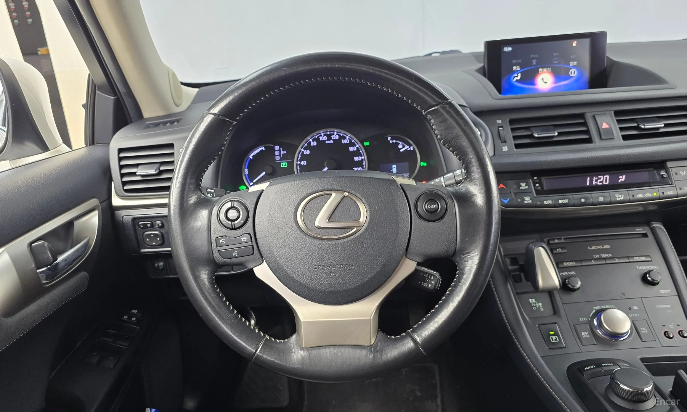 Lexus CT200h превью 13