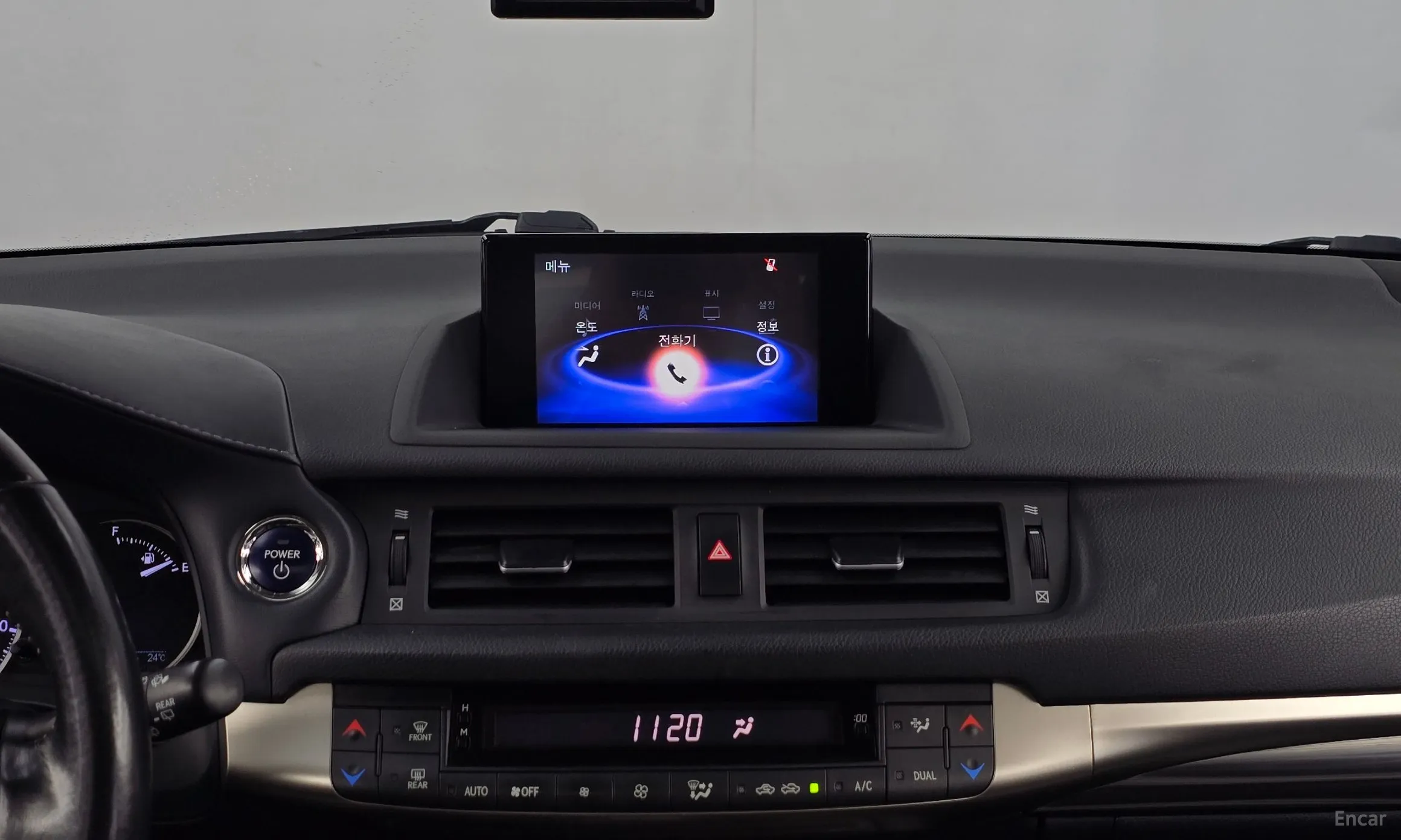Lexus CT200h превью 14