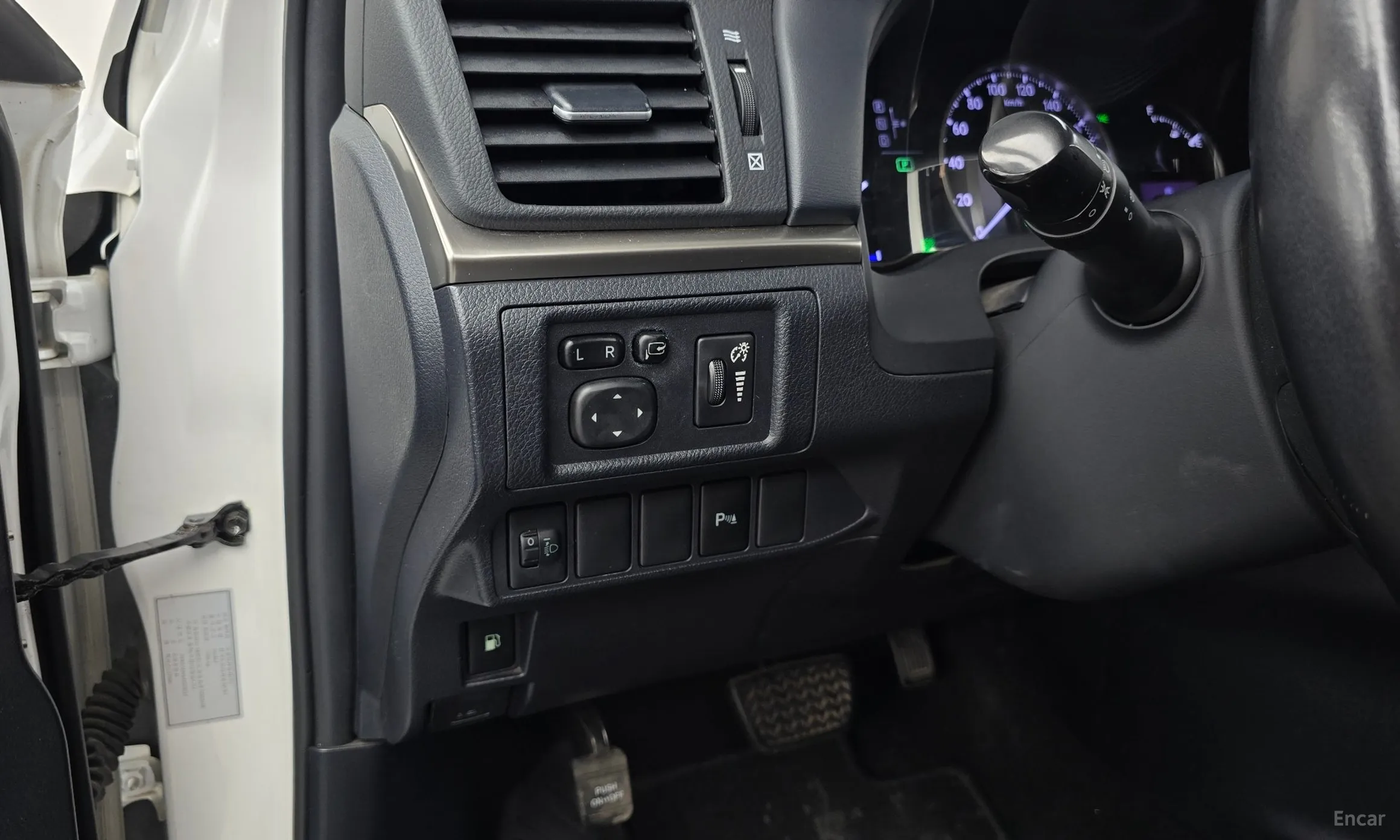 Lexus CT200h превью 18