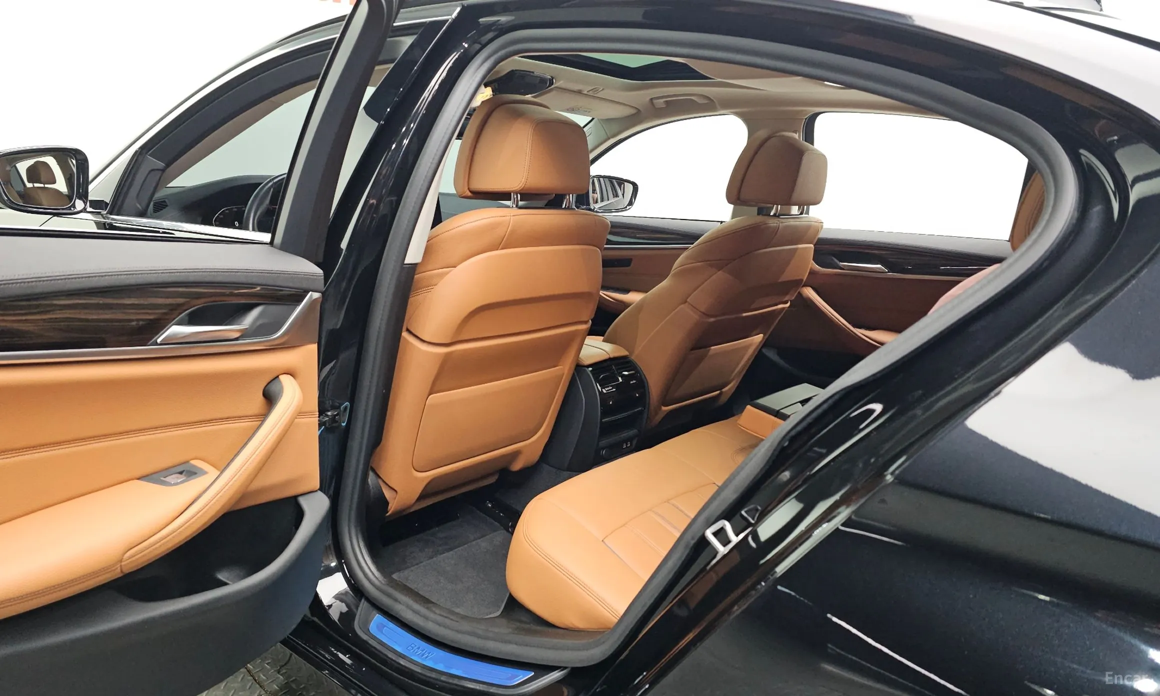 BMW 5 Series (G30) превью 11
