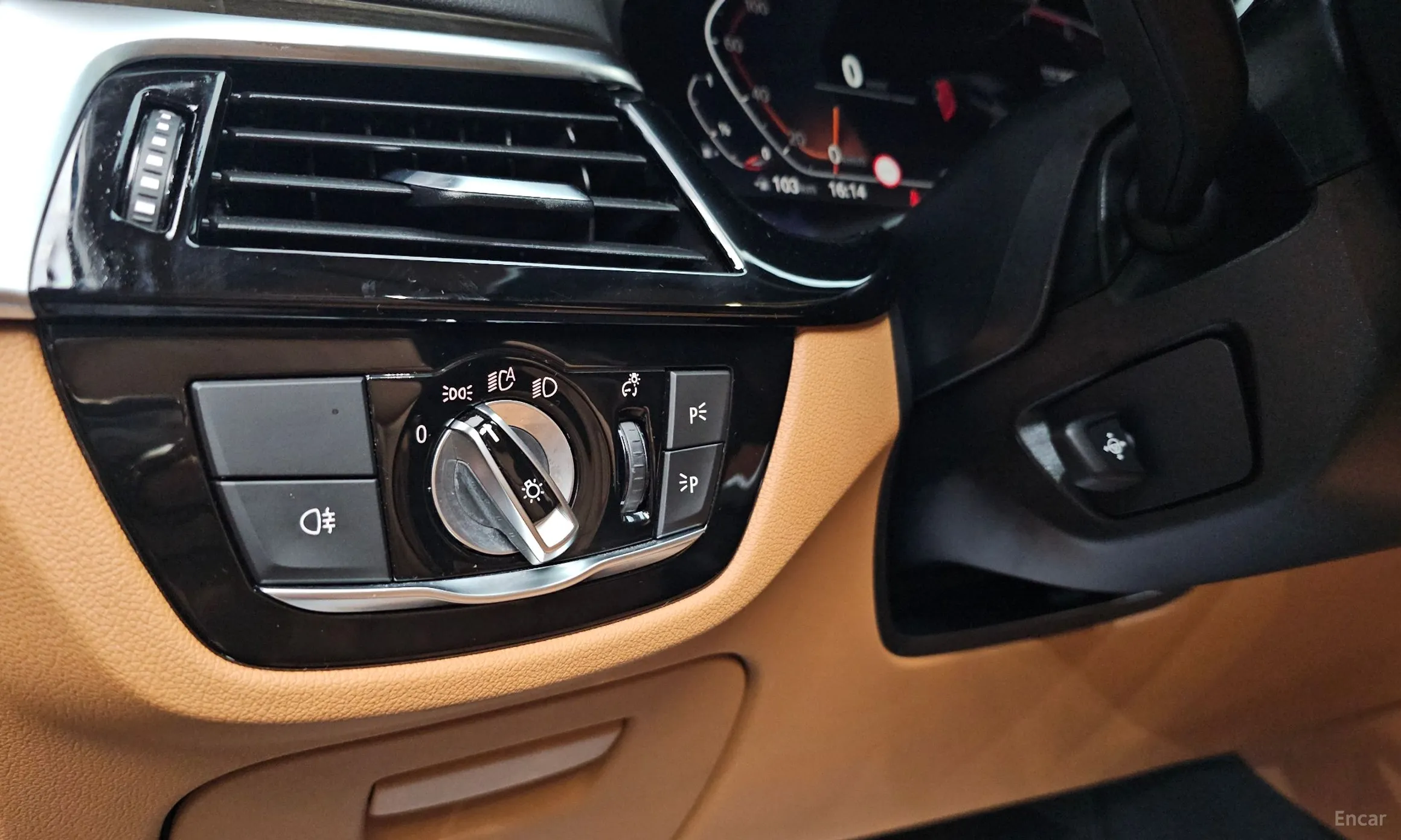 BMW 5 Series (G30) превью 13