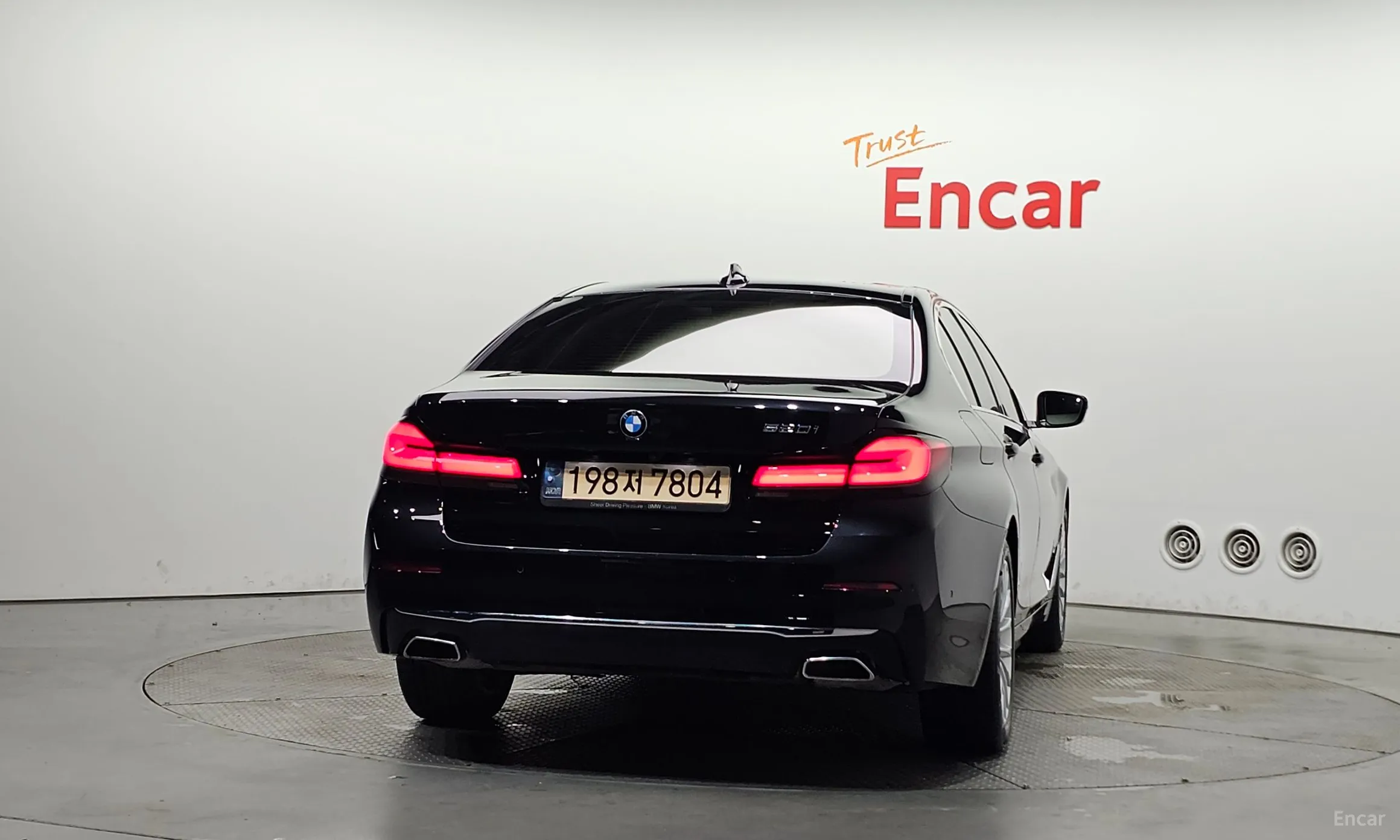 BMW 5 Series (G30) превью 4