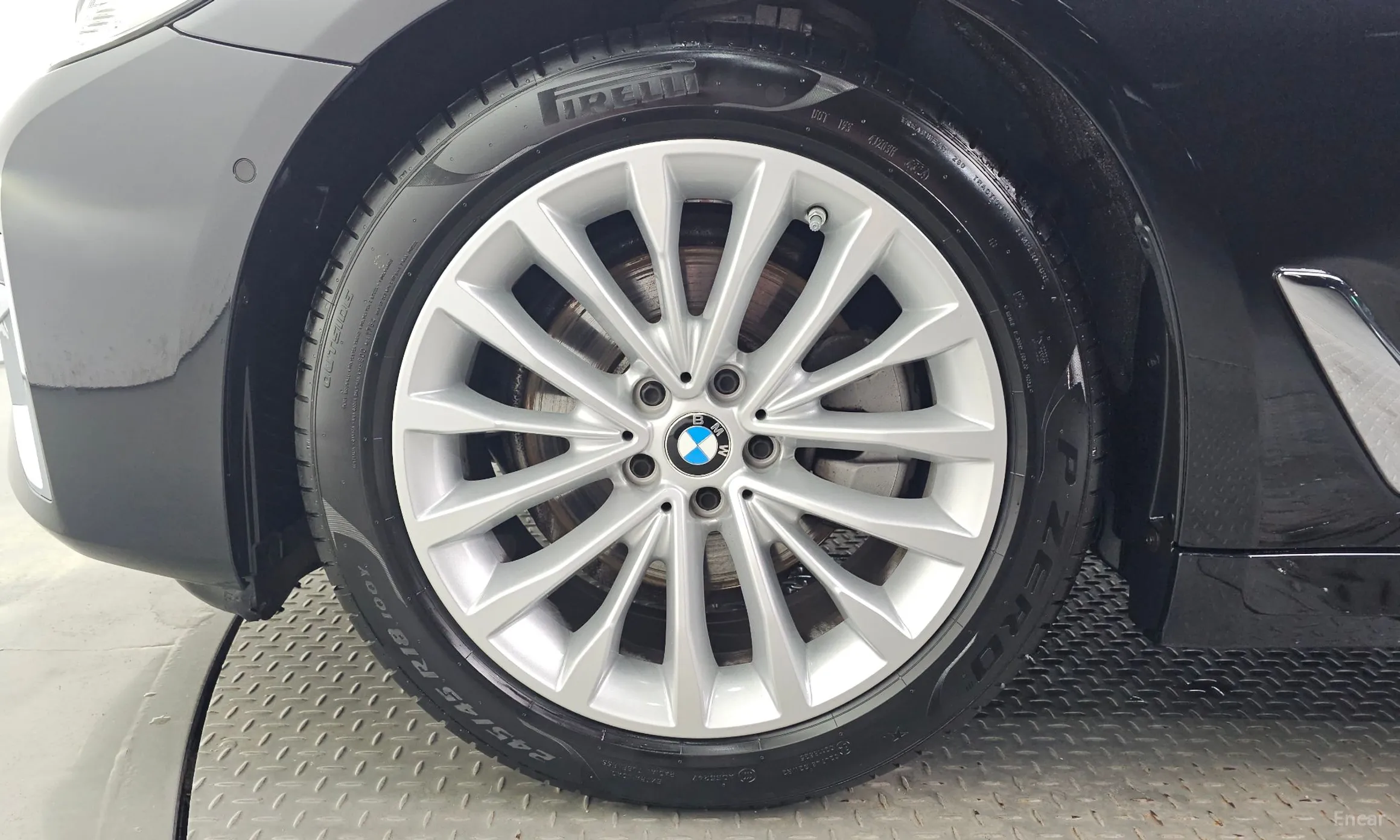 BMW 5 Series (G30) превью 5