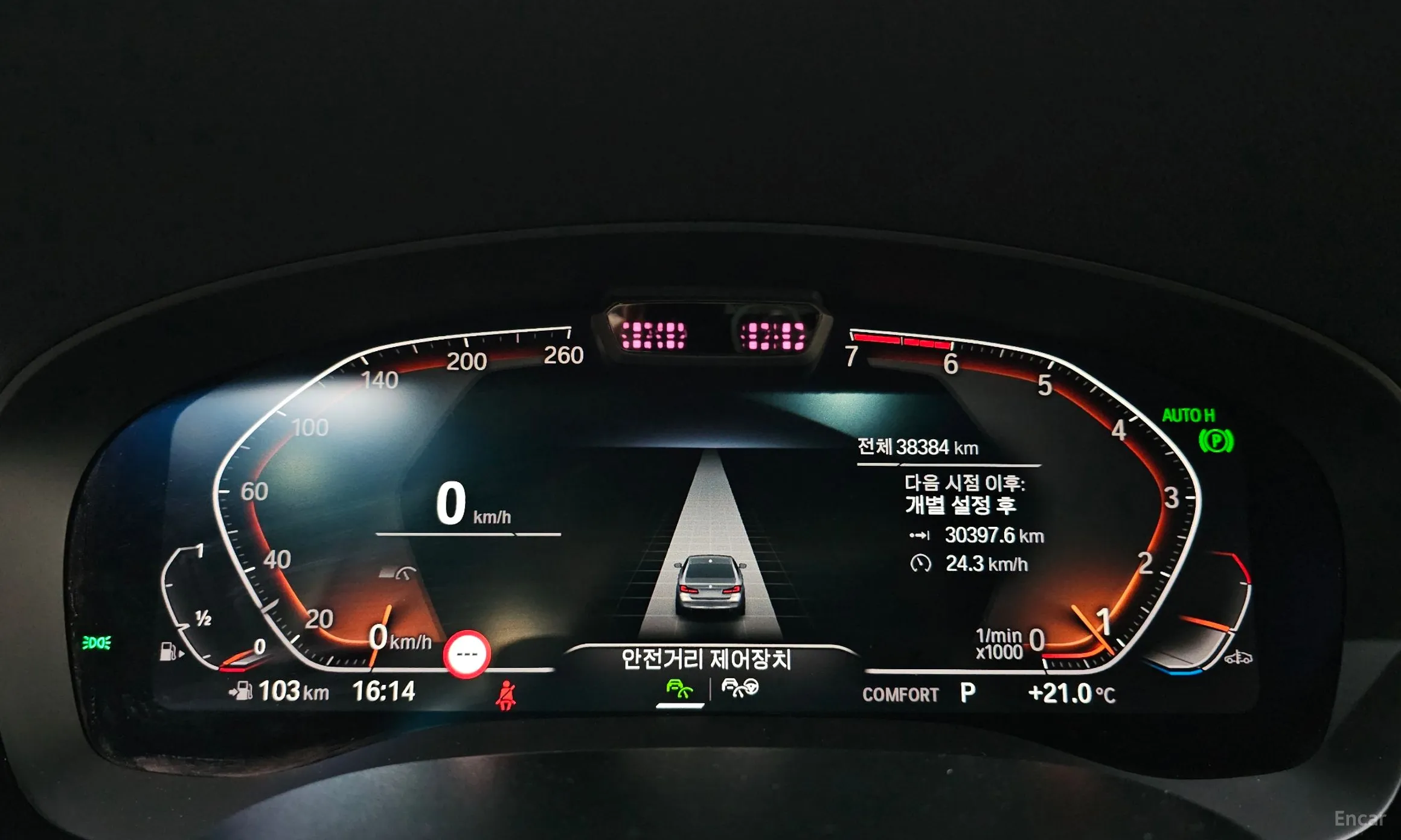 BMW 5 Series (G30) превью 8
