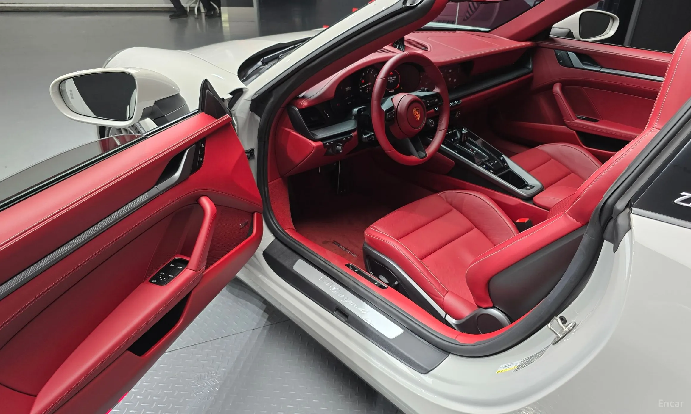 Porsche 911 (992) превью 10