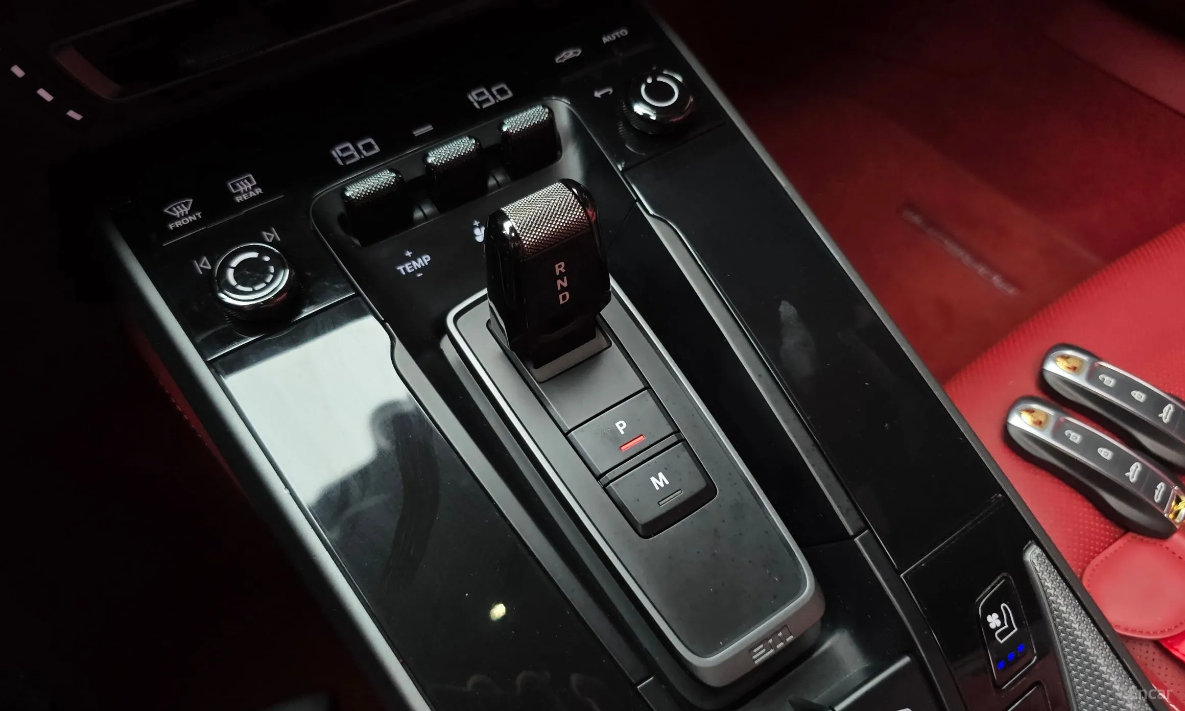 Porsche 911 (992) превью 9