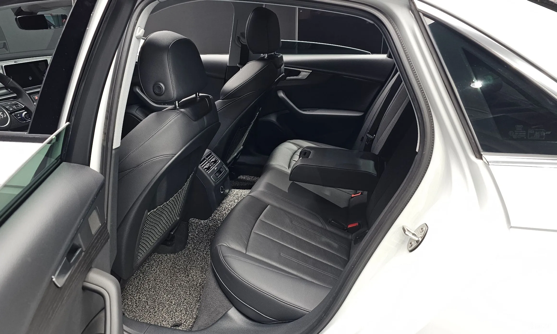 Audi A4 (B9) превью 11