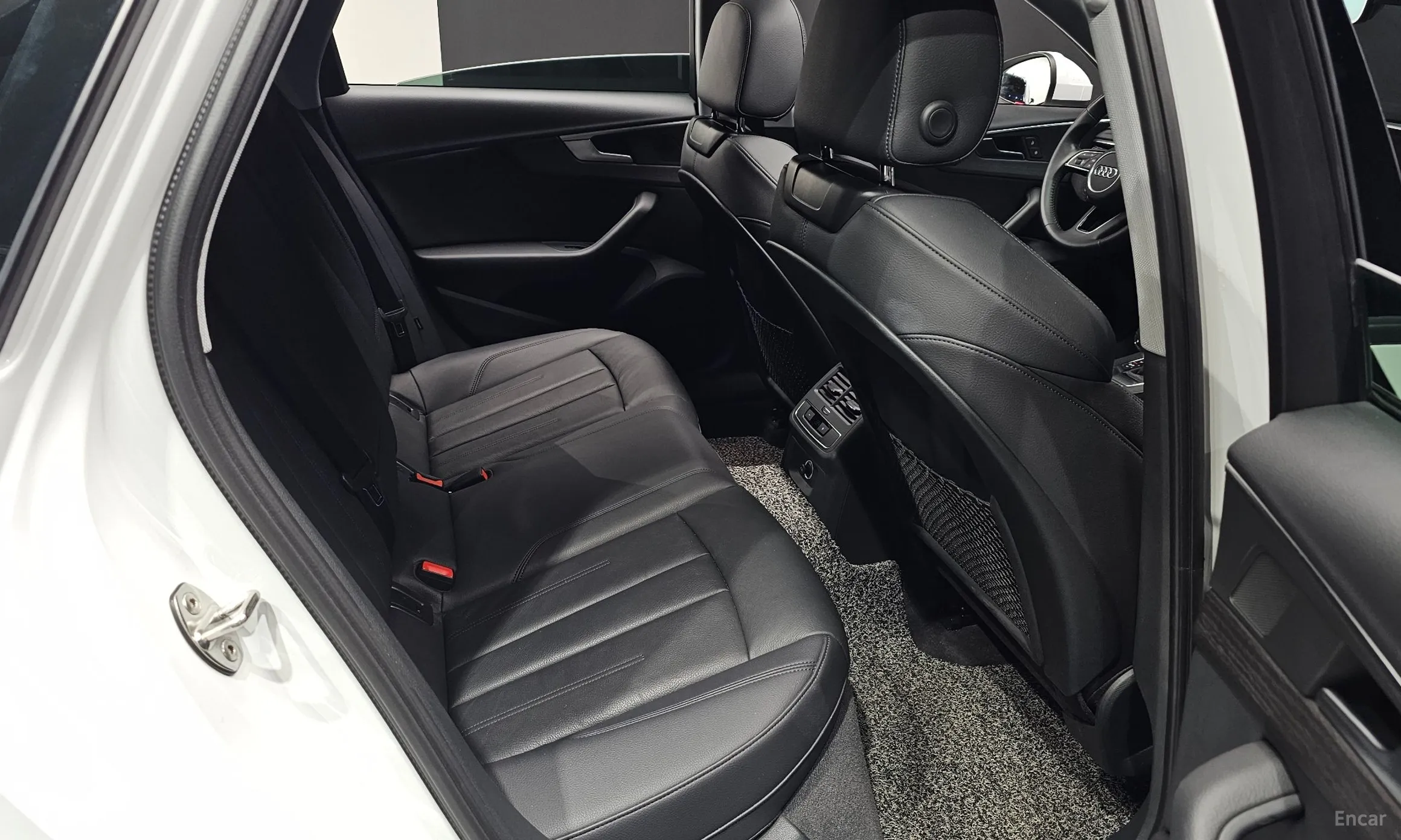 Audi A4 (B9) превью 12