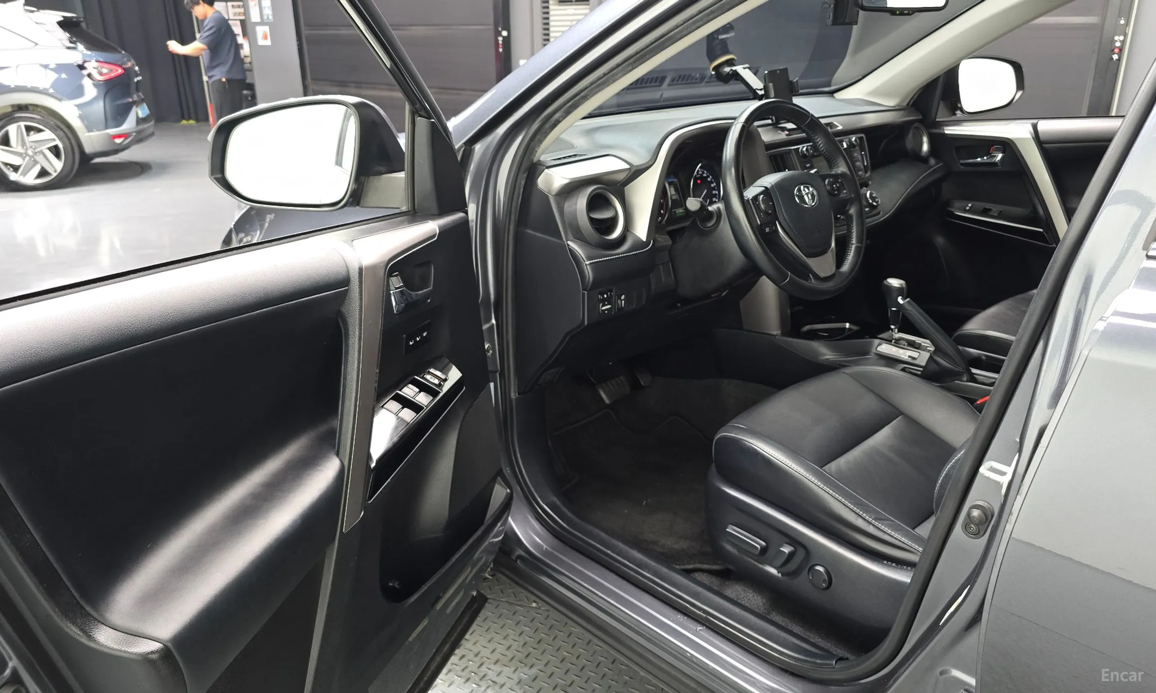 Toyota RAV4 превью 10