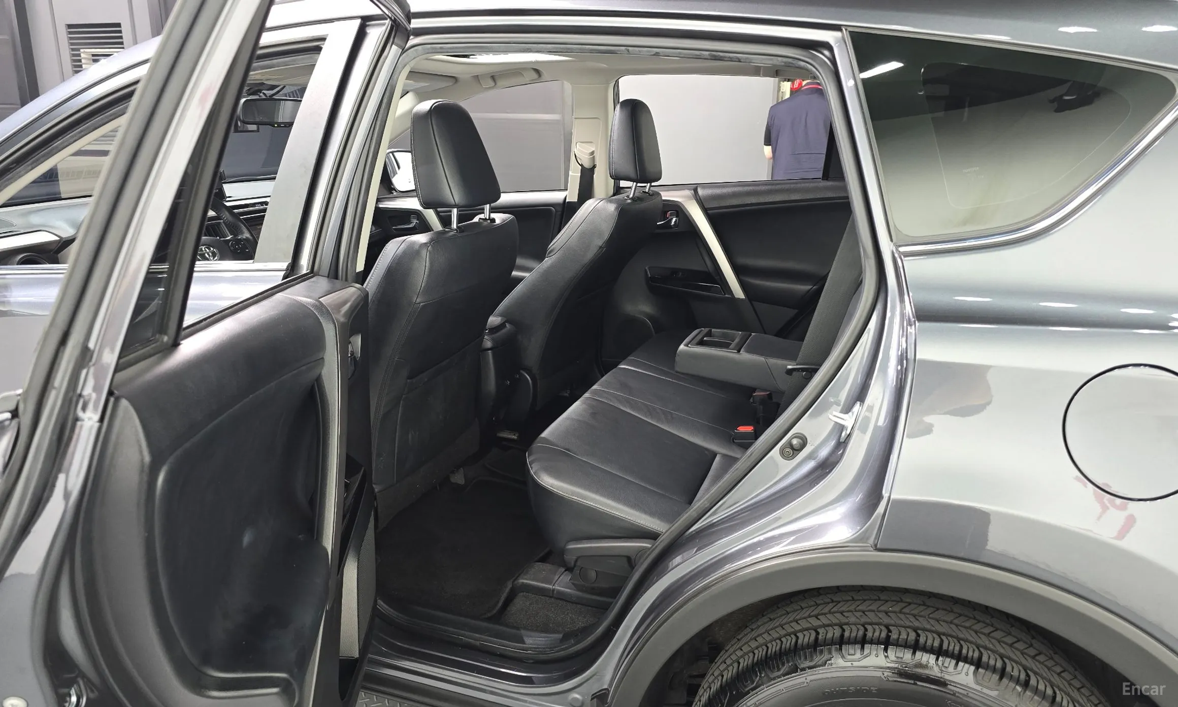 Toyota RAV4 превью 11