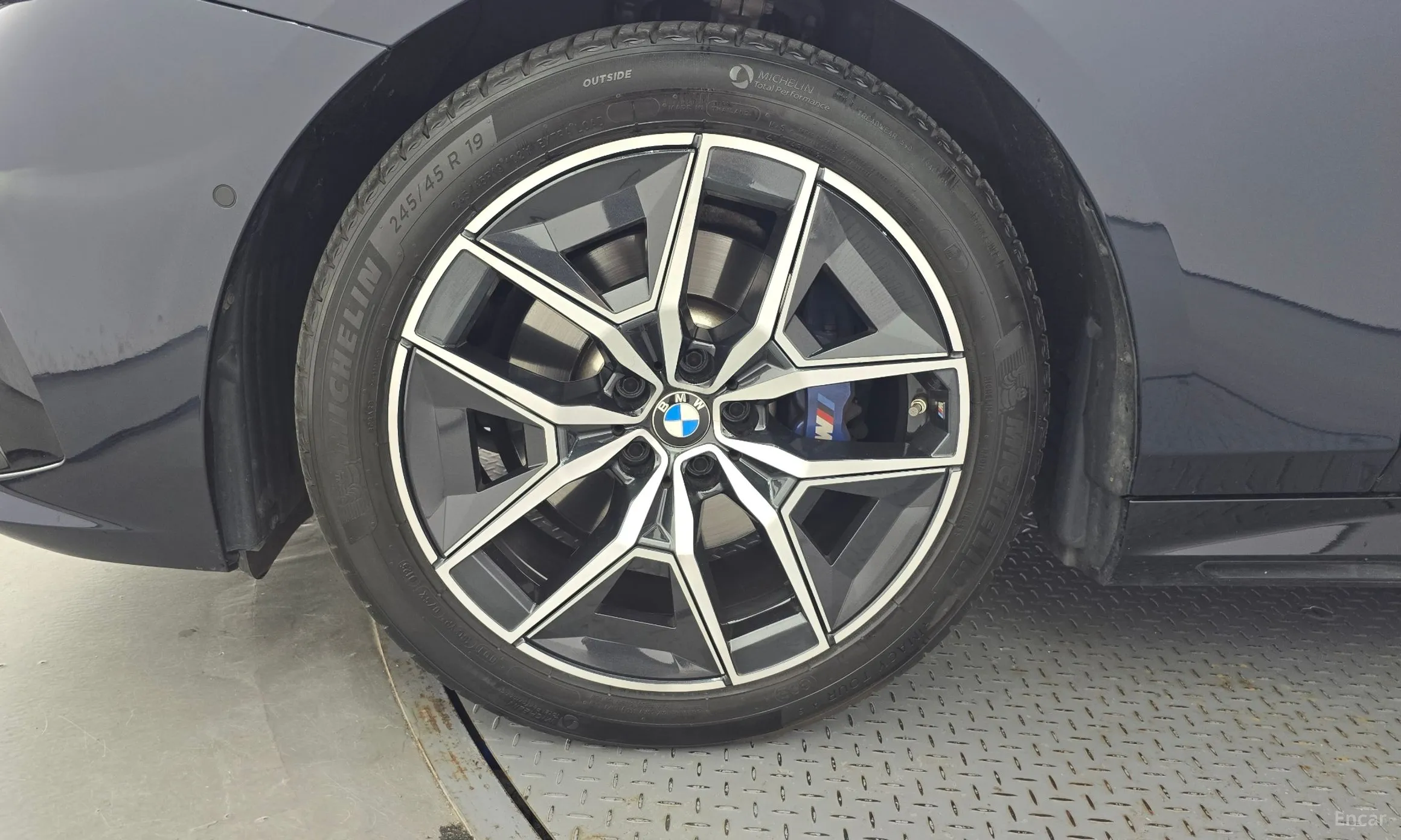 BMW 5 Series (G60) превью 5