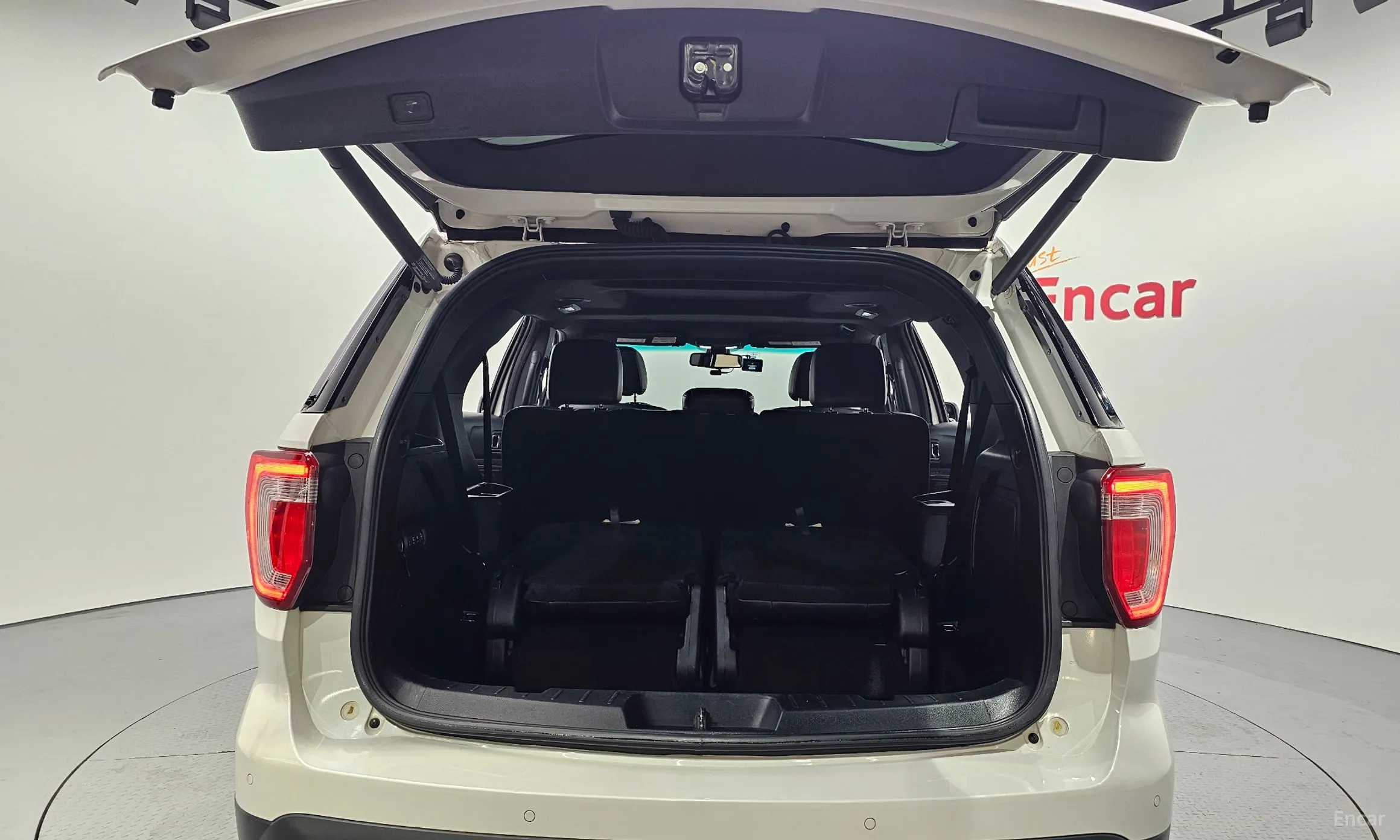Ford Explorer превью 20