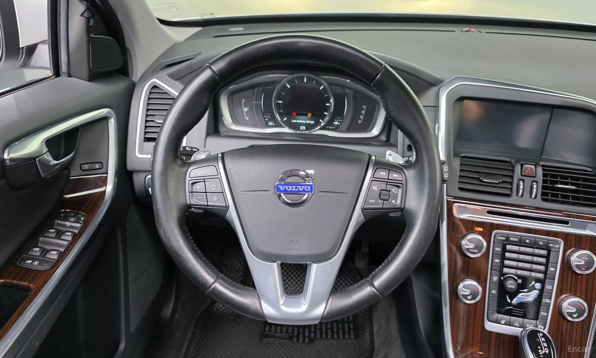 Volvo XC60 превью 13