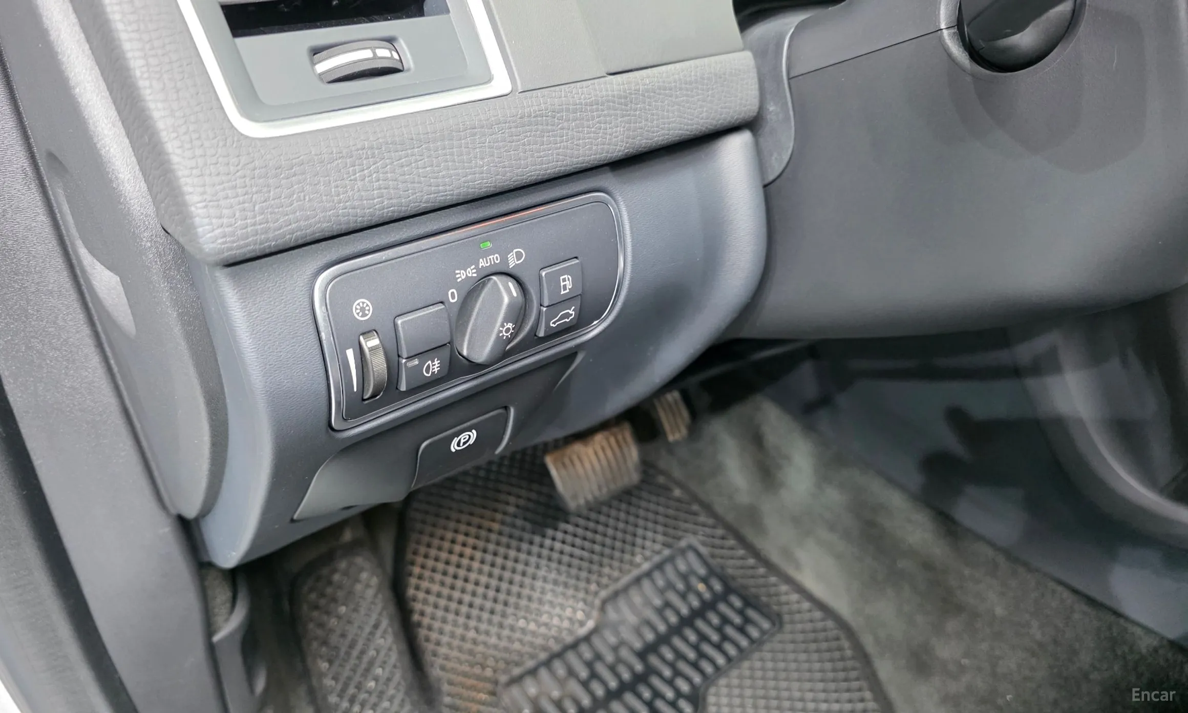 Volvo XC60 превью 17