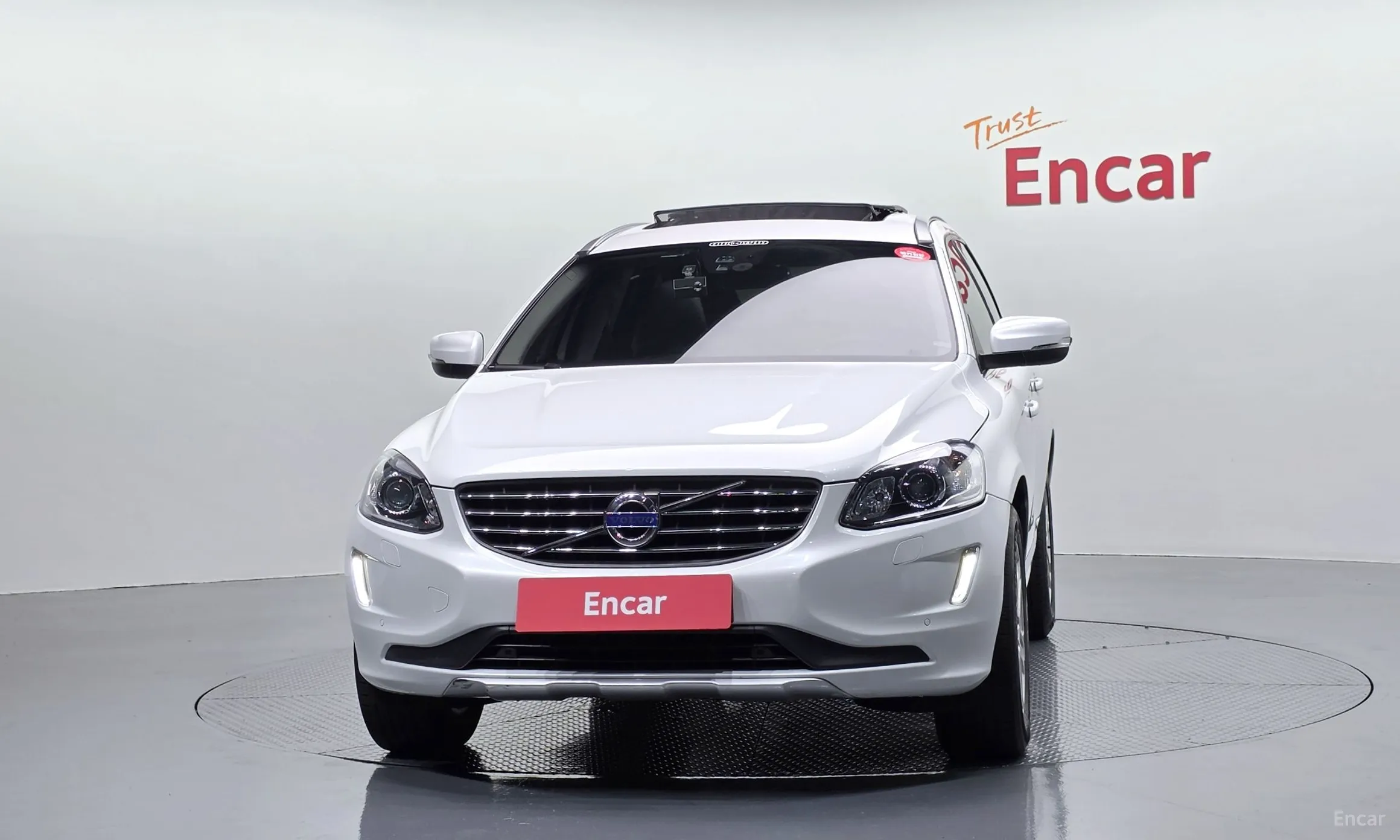 Volvo XC60 превью 3