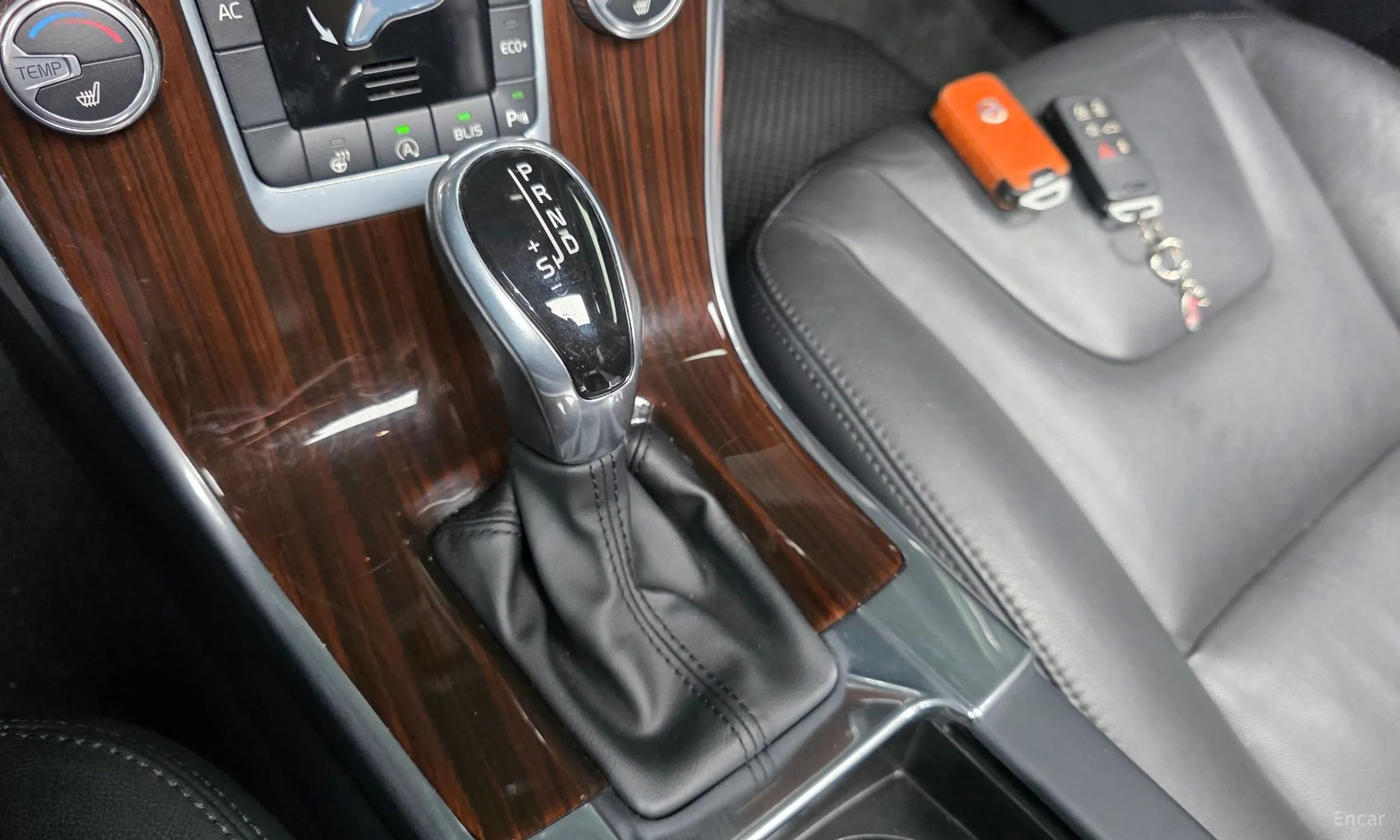 Volvo XC60 превью 9