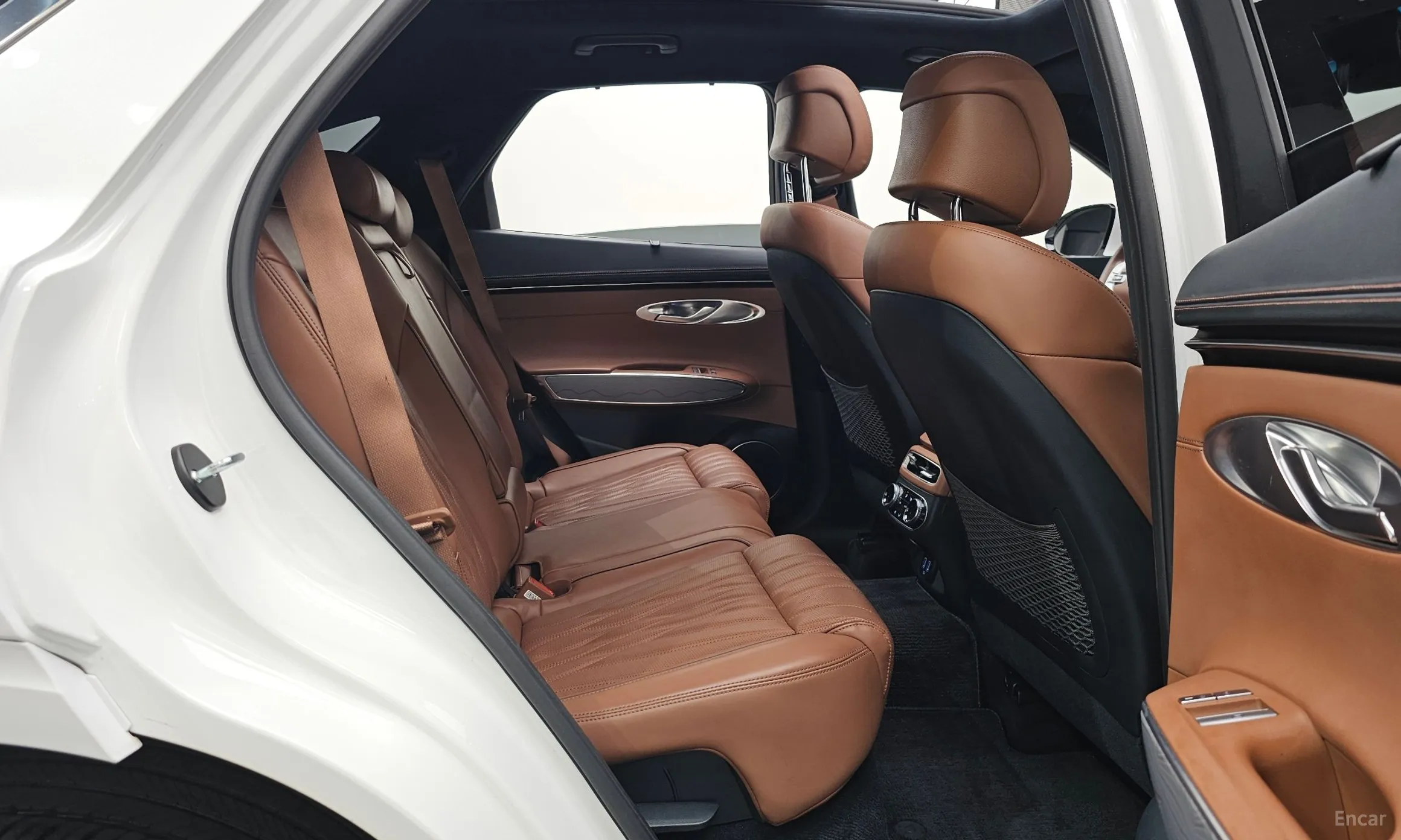 Genesis GV70 превью 11
