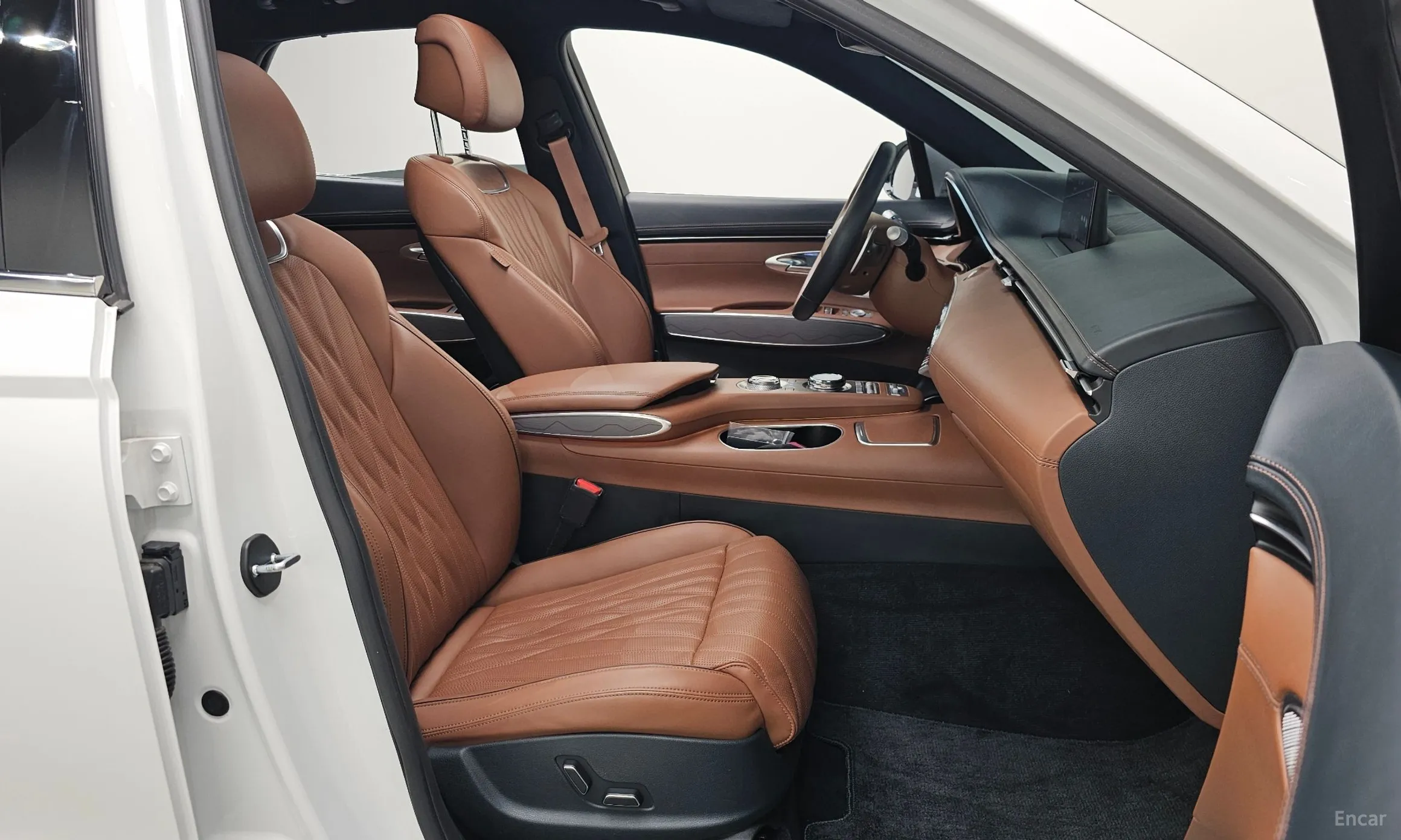 Genesis GV70 превью 12