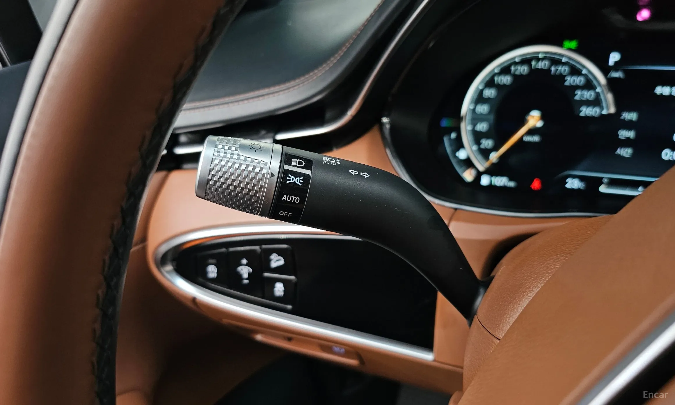 Genesis GV70 превью 15