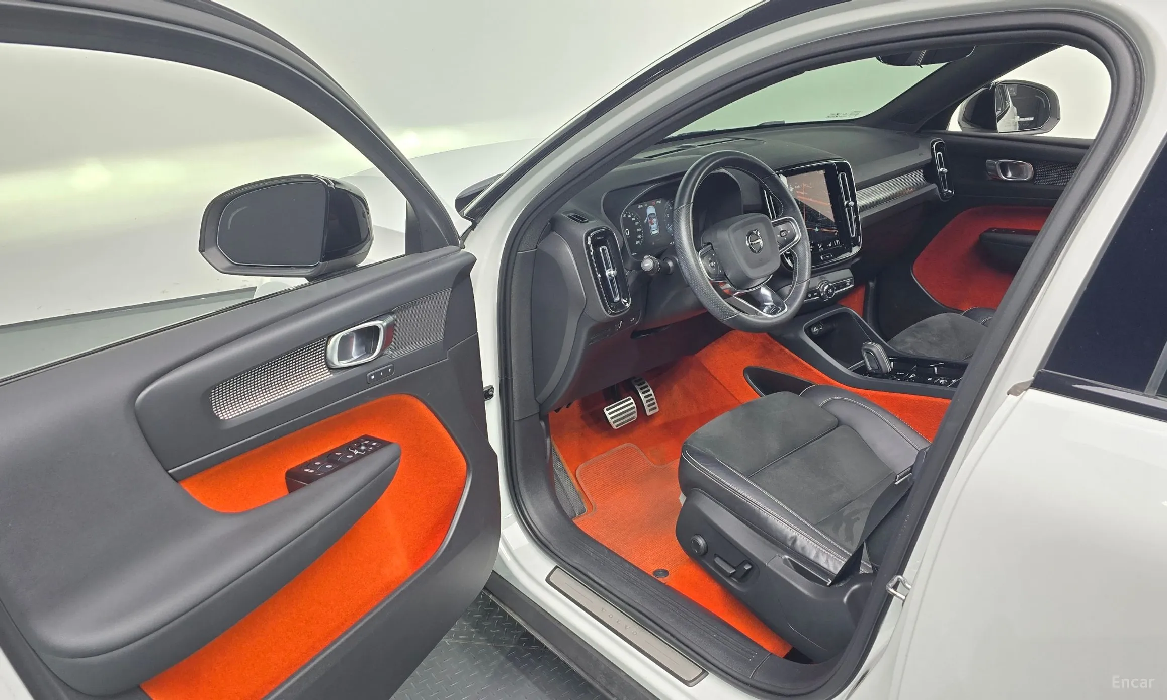 Volvo XC40 превью 10