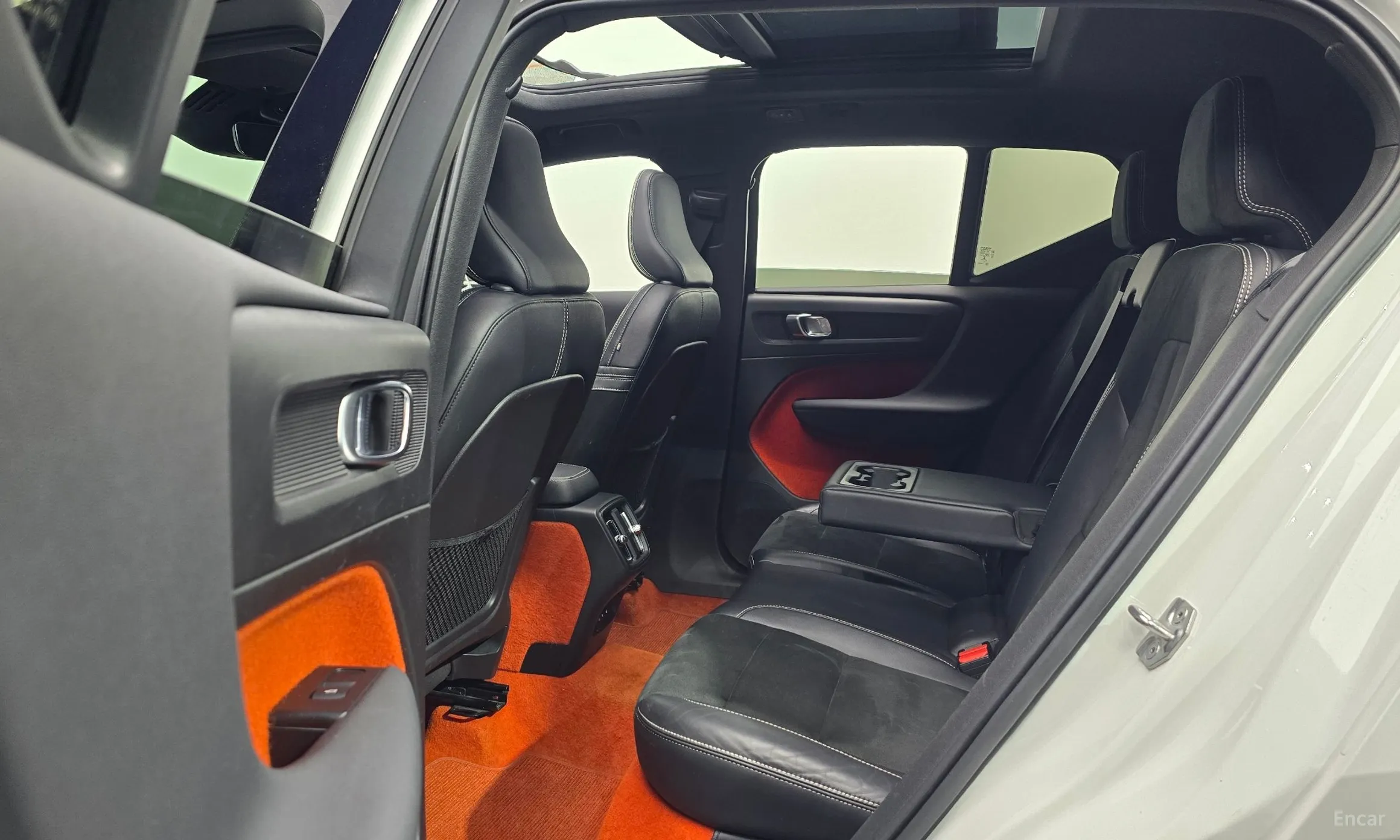 Volvo XC40 превью 12
