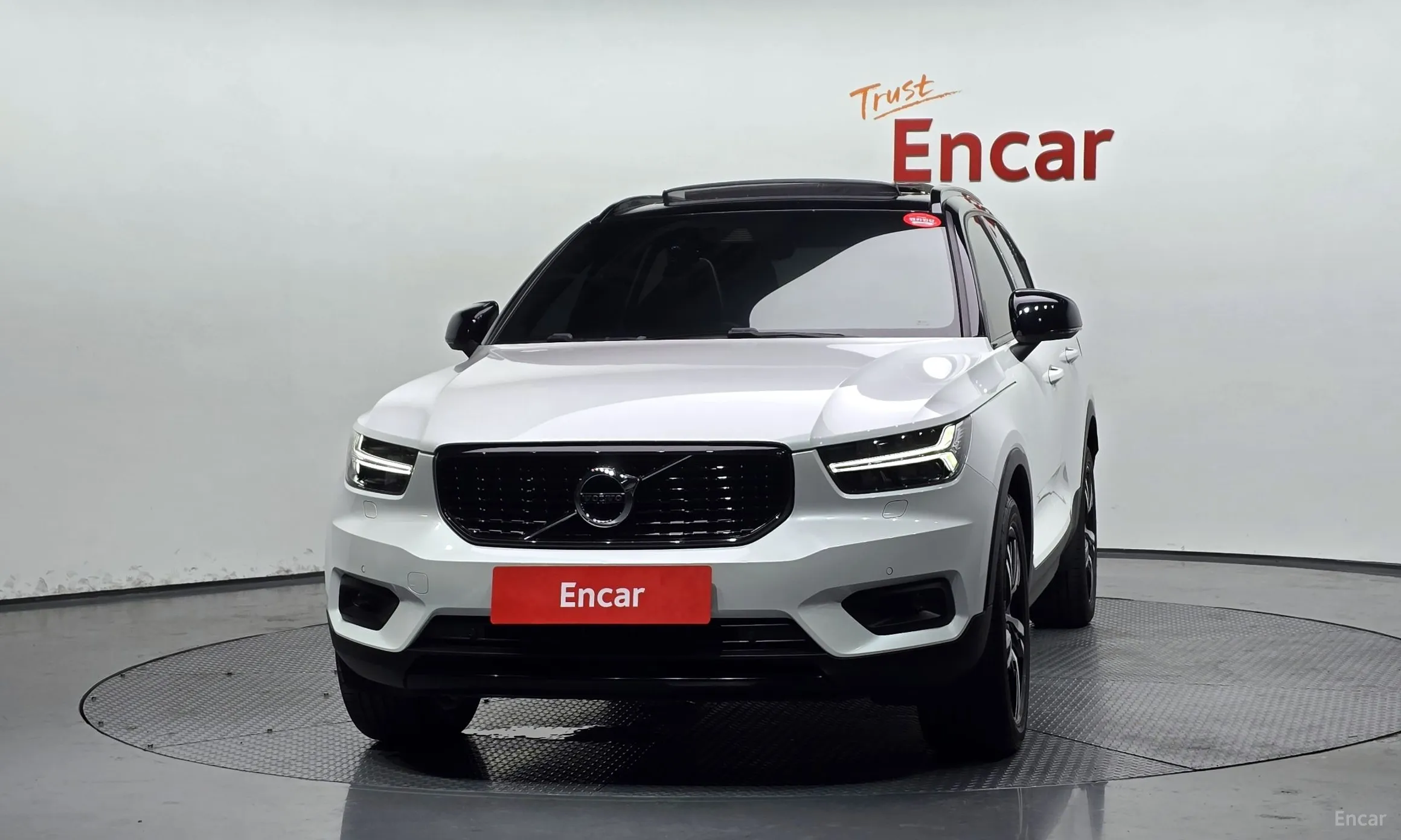 Volvo XC40 превью 3