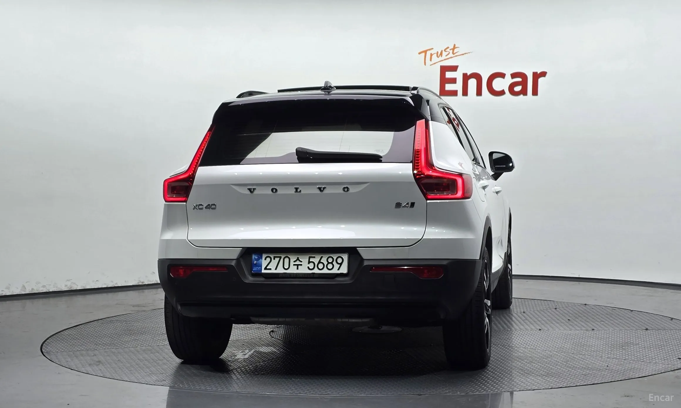 Volvo XC40 превью 4