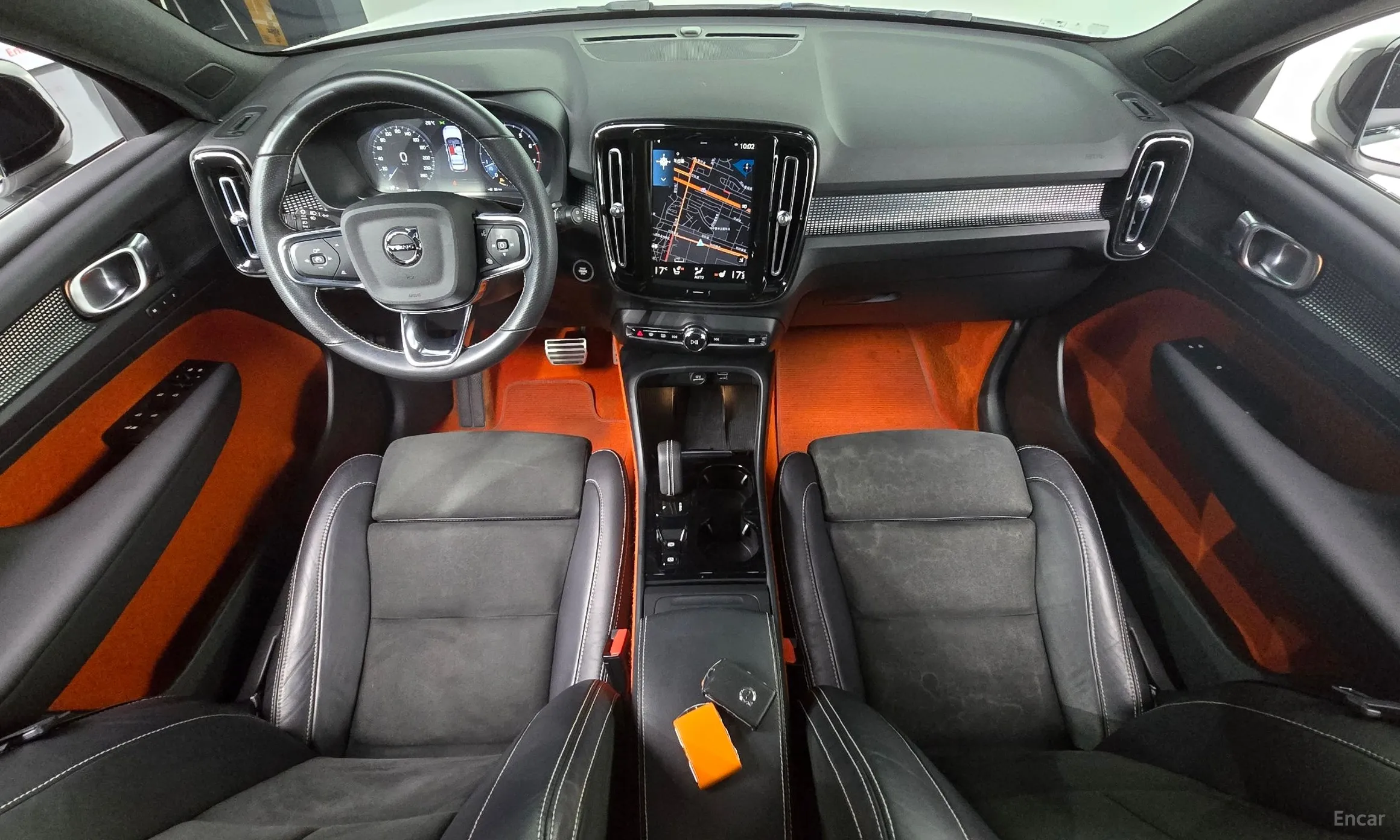 Volvo XC40 превью 7