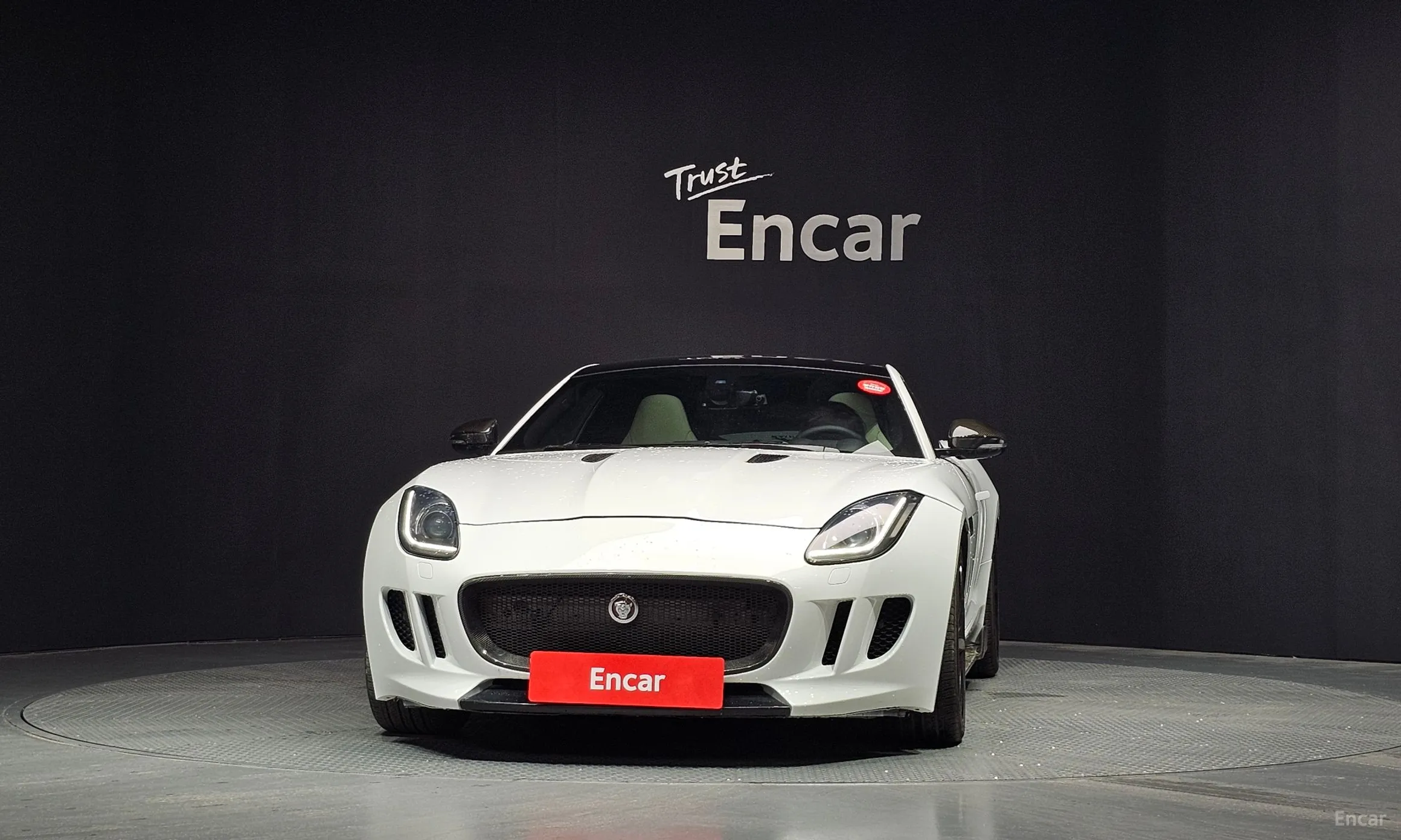 Jaguar F-TYPE превью 3