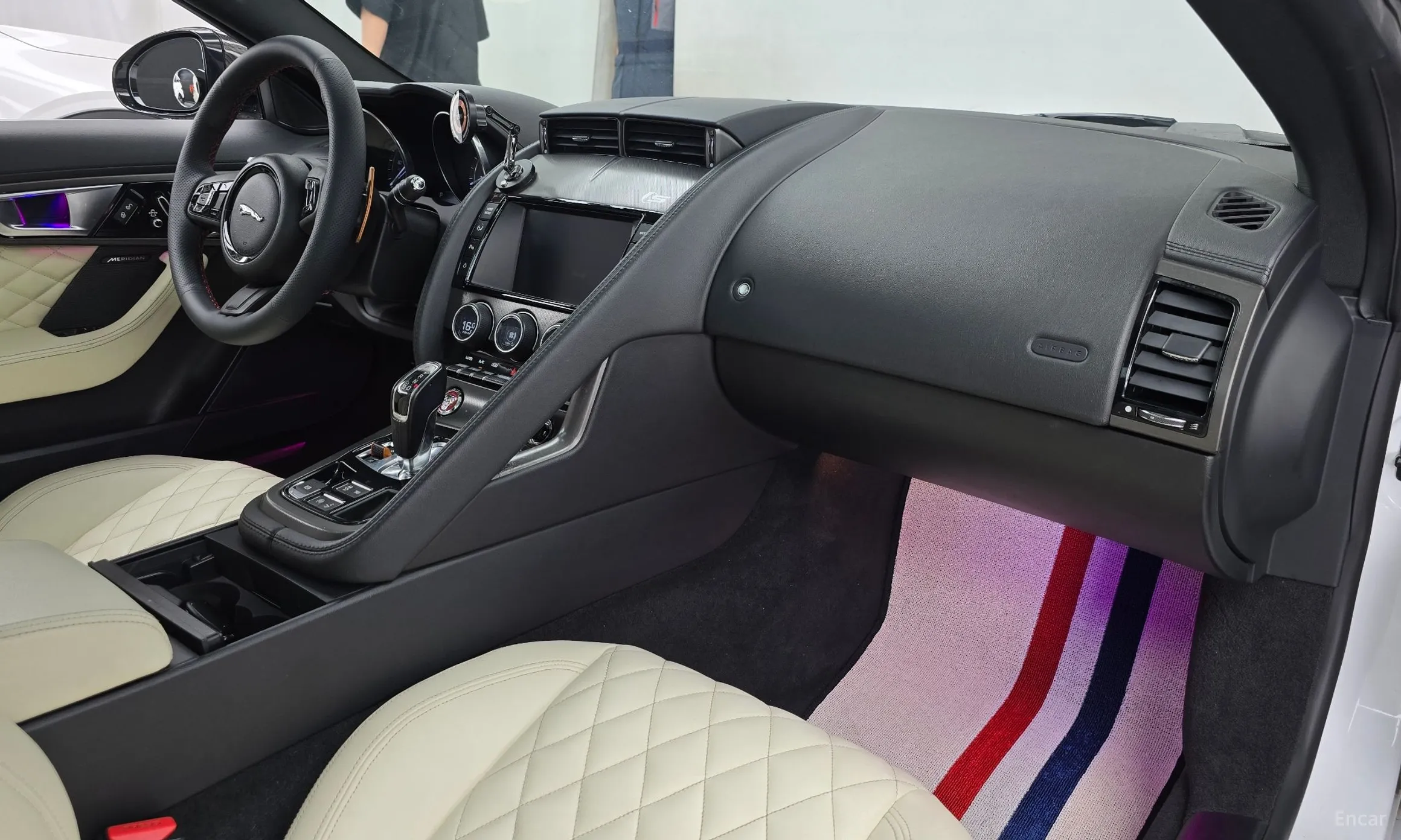 Jaguar F-TYPE превью 7