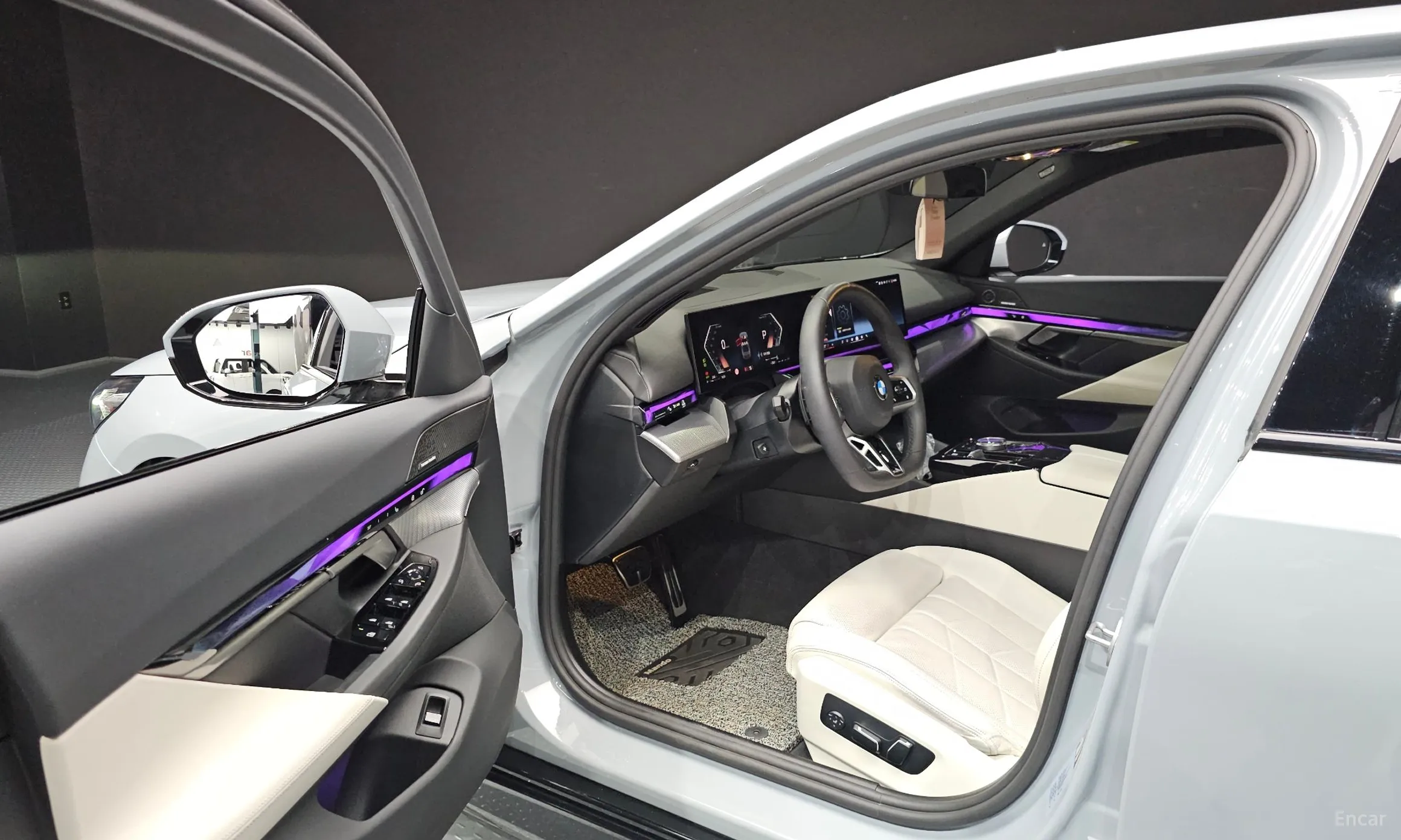 BMW 5 Series (G60) превью 10