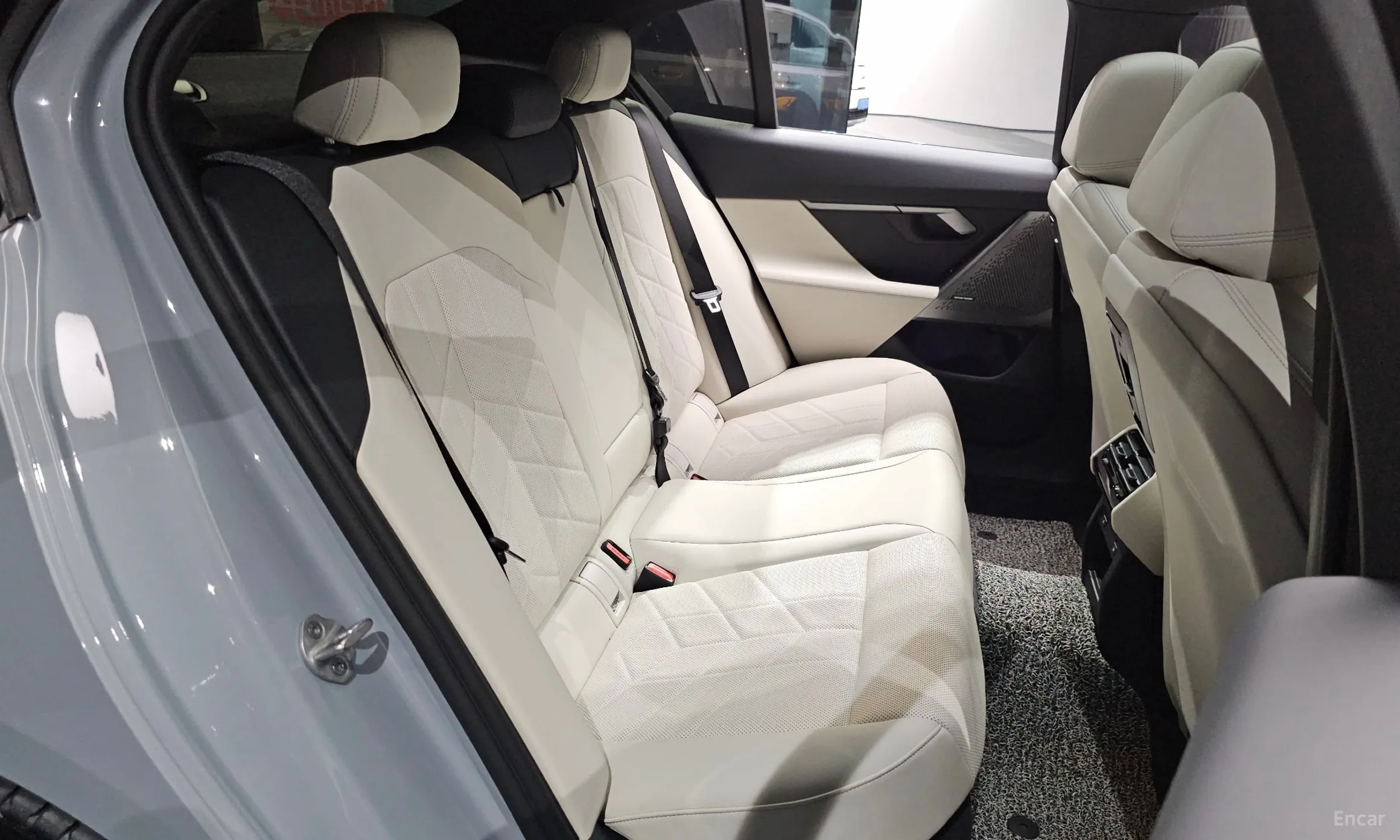 BMW 5 Series (G60) превью 11
