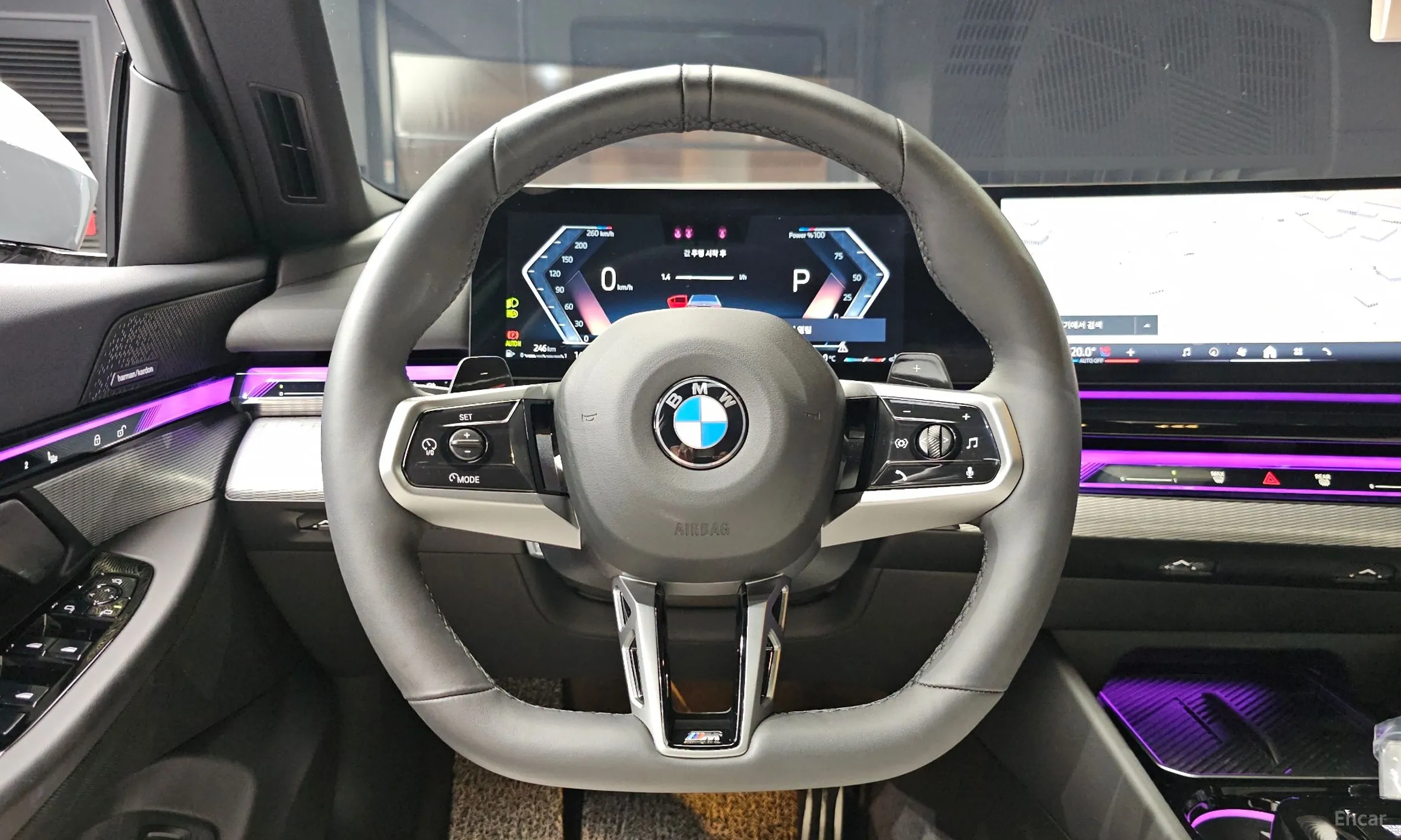 BMW 5 Series (G60) превью 13