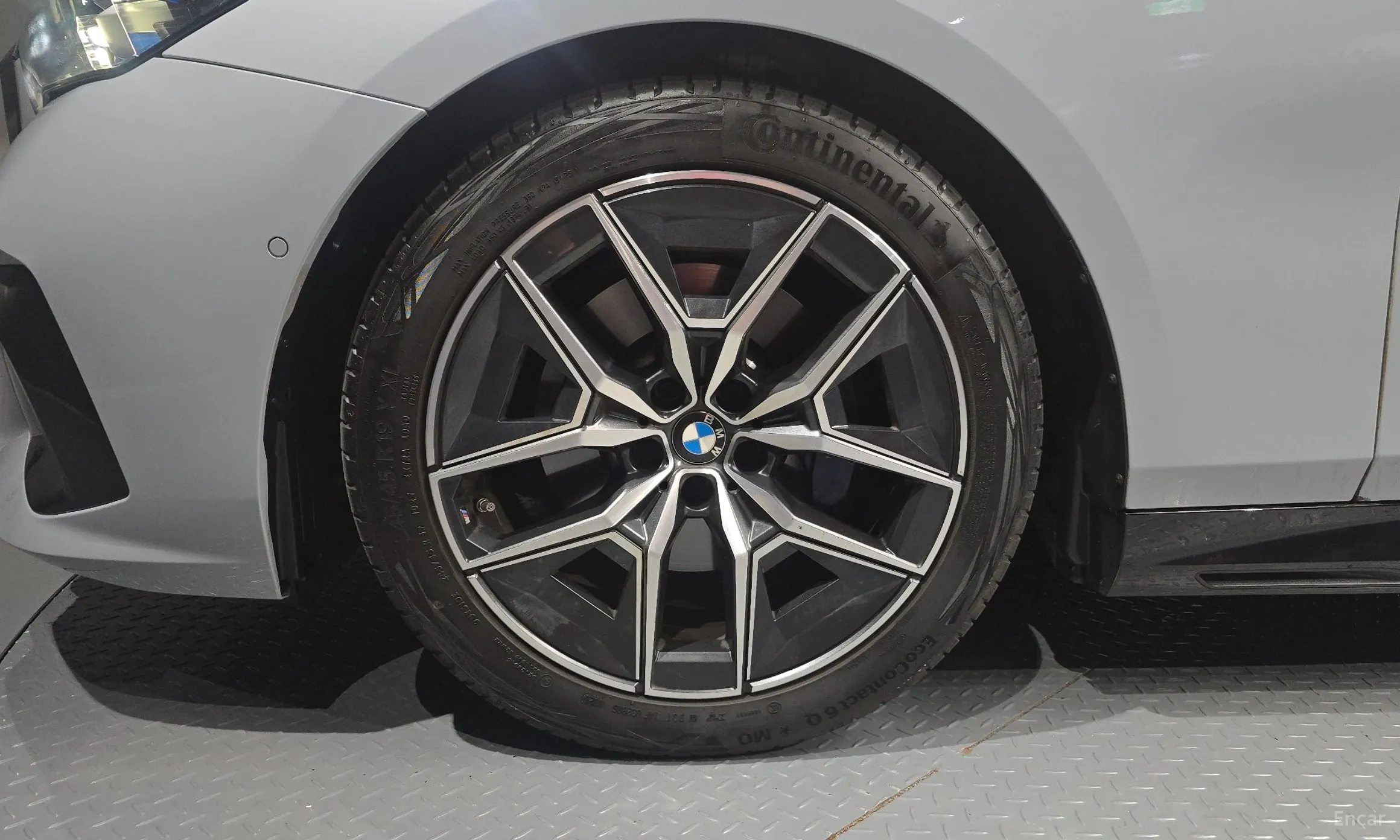 BMW 5 Series (G60) превью 5